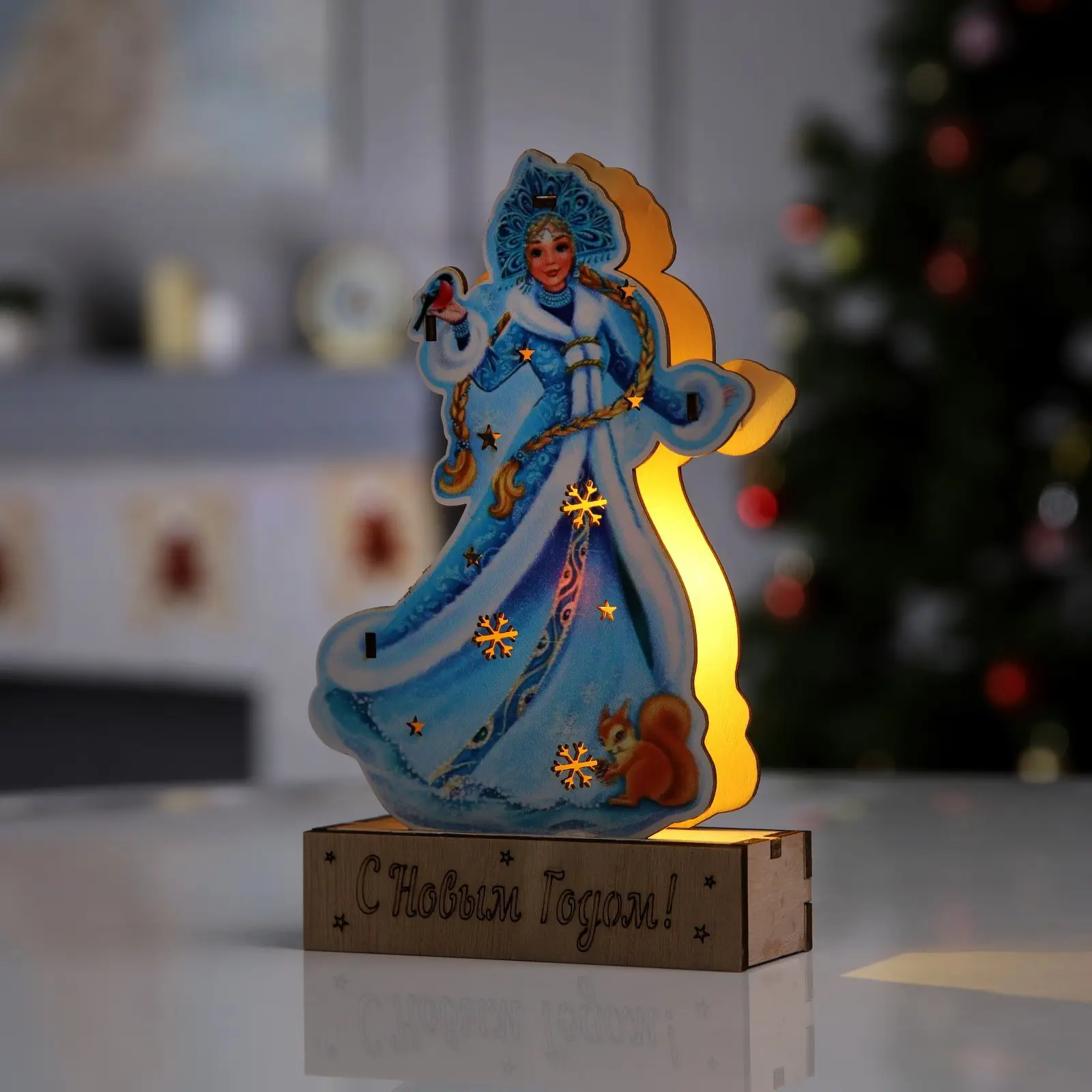 Изображение товара Светящаяся электрическая фигура Снегурочка для дома Luazon lighting 0 ламп h 4.5 см разноцветный