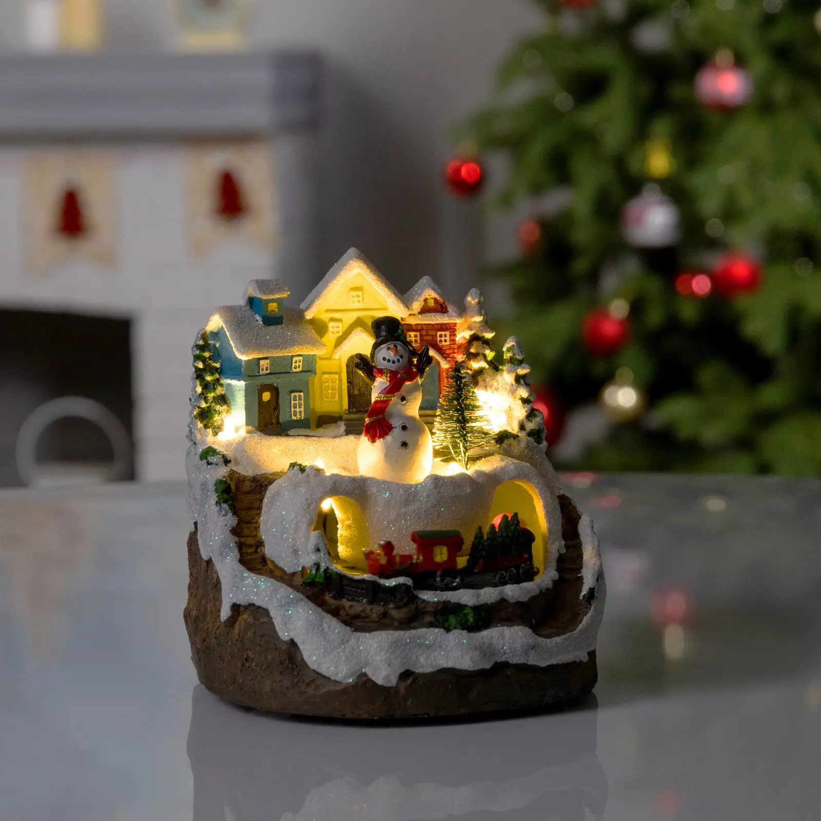 Изображение товара Светящаяся электрическая фигура Поезд и снеговик для дома Luazon lighting h 12 см разноцветный