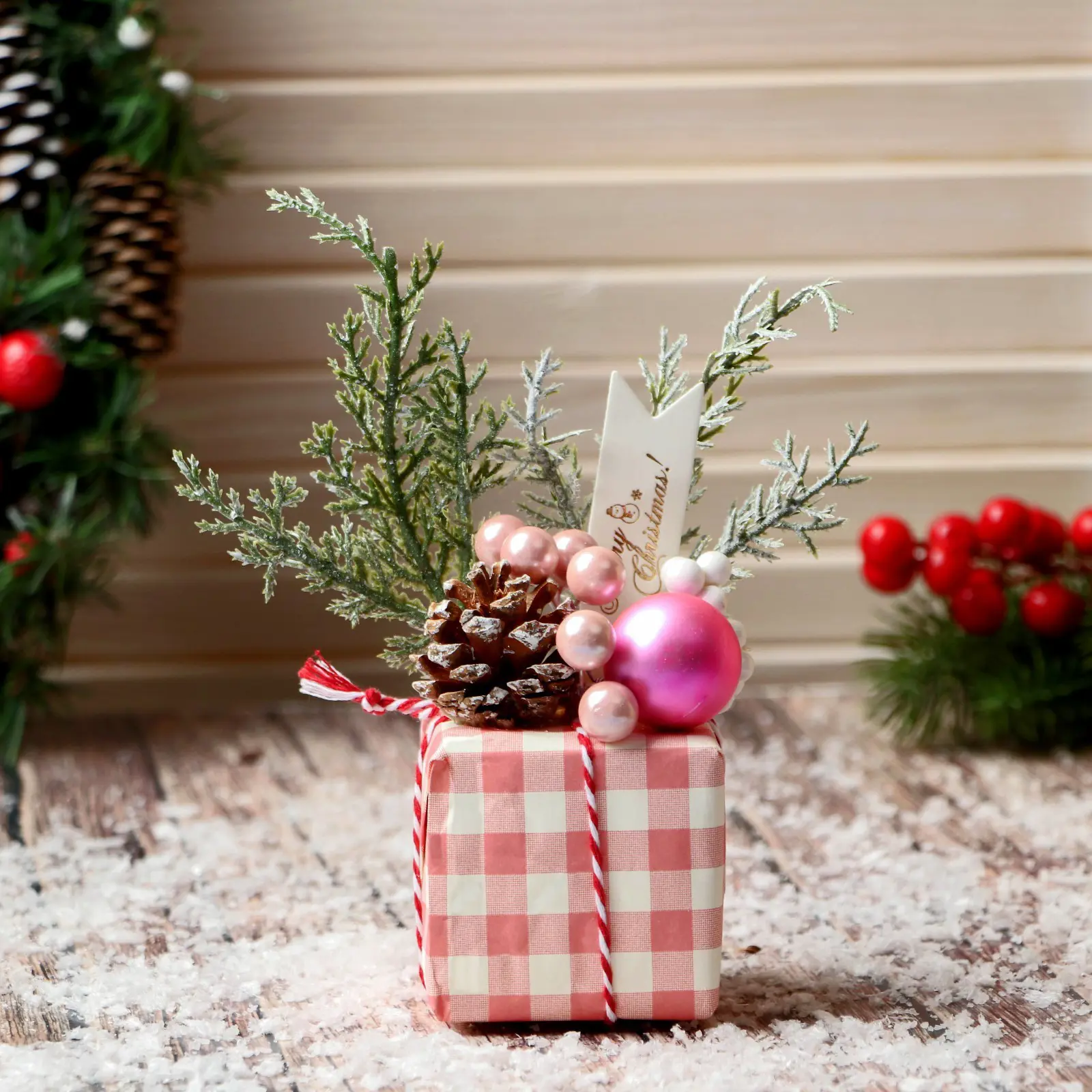 Изображение товара Елочная игрушка Новогодний подарок Зимнее волшебство 9692881 11 см х 9 см розовый