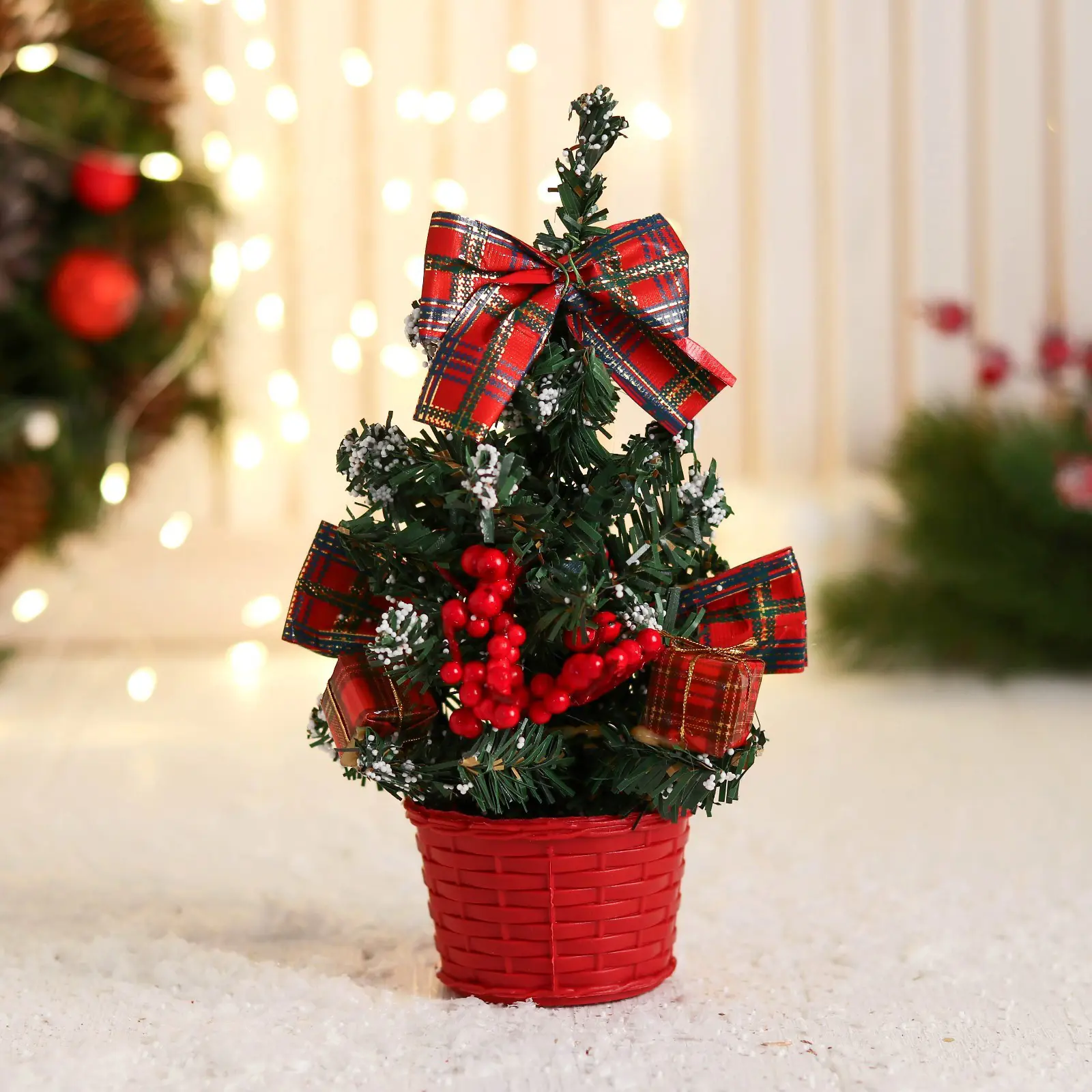 Изображение товара Ель новогодняя искусственная Зимнее волшебство 9693020 Праздничная заснеженная 17 см