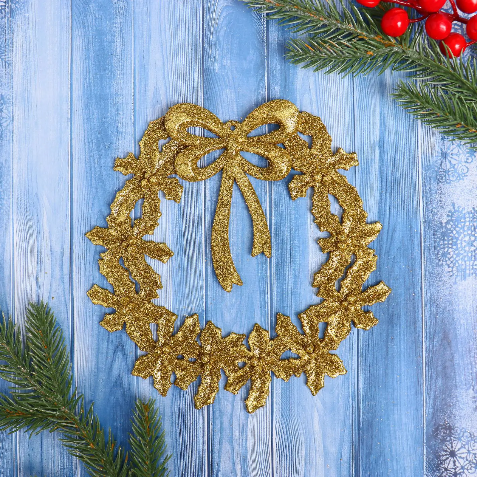 Изображение товара Рождественский венок Зимнее волшебство 6947611 ø 17 см с декором Бантик и веточка Золото