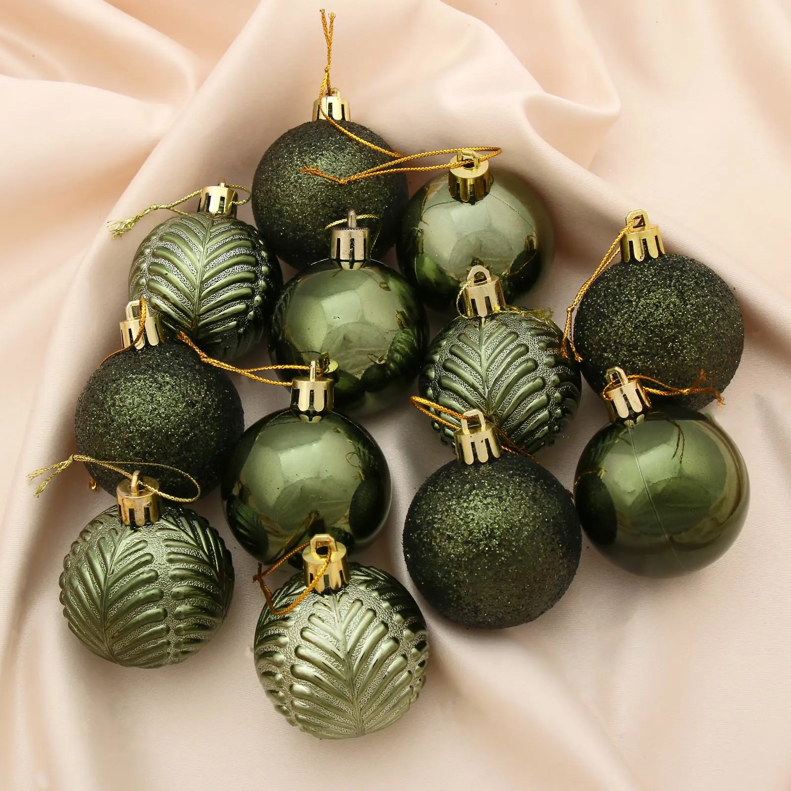 Изображение товара Набор елочных шаров Зимнее волшебство 4316793 ФБО Новогодние ветви 5 см пластик зеленый 12 шт