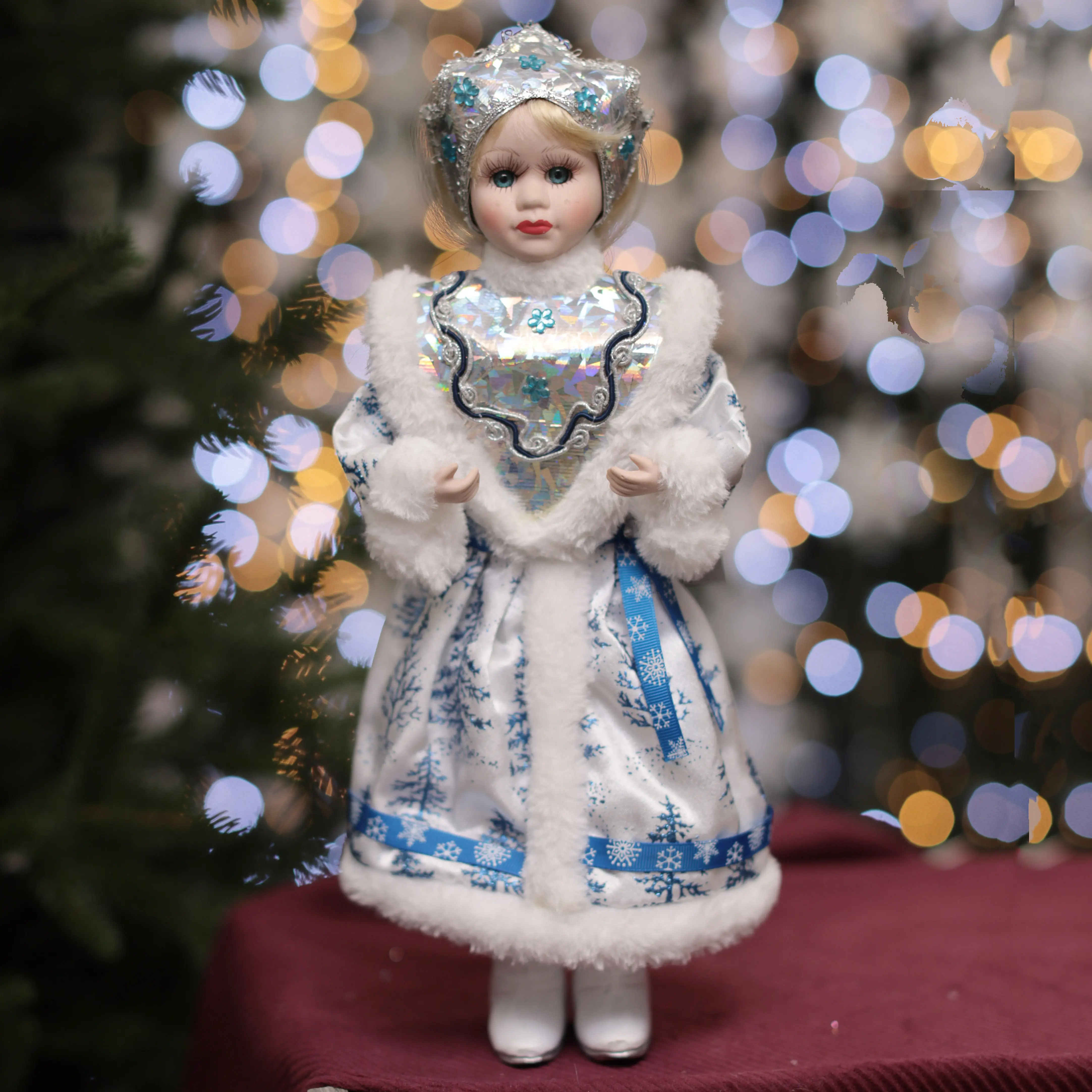 Изображение товара Новогодняя фигура China Dans NC11-172B Снегурочка 35 см