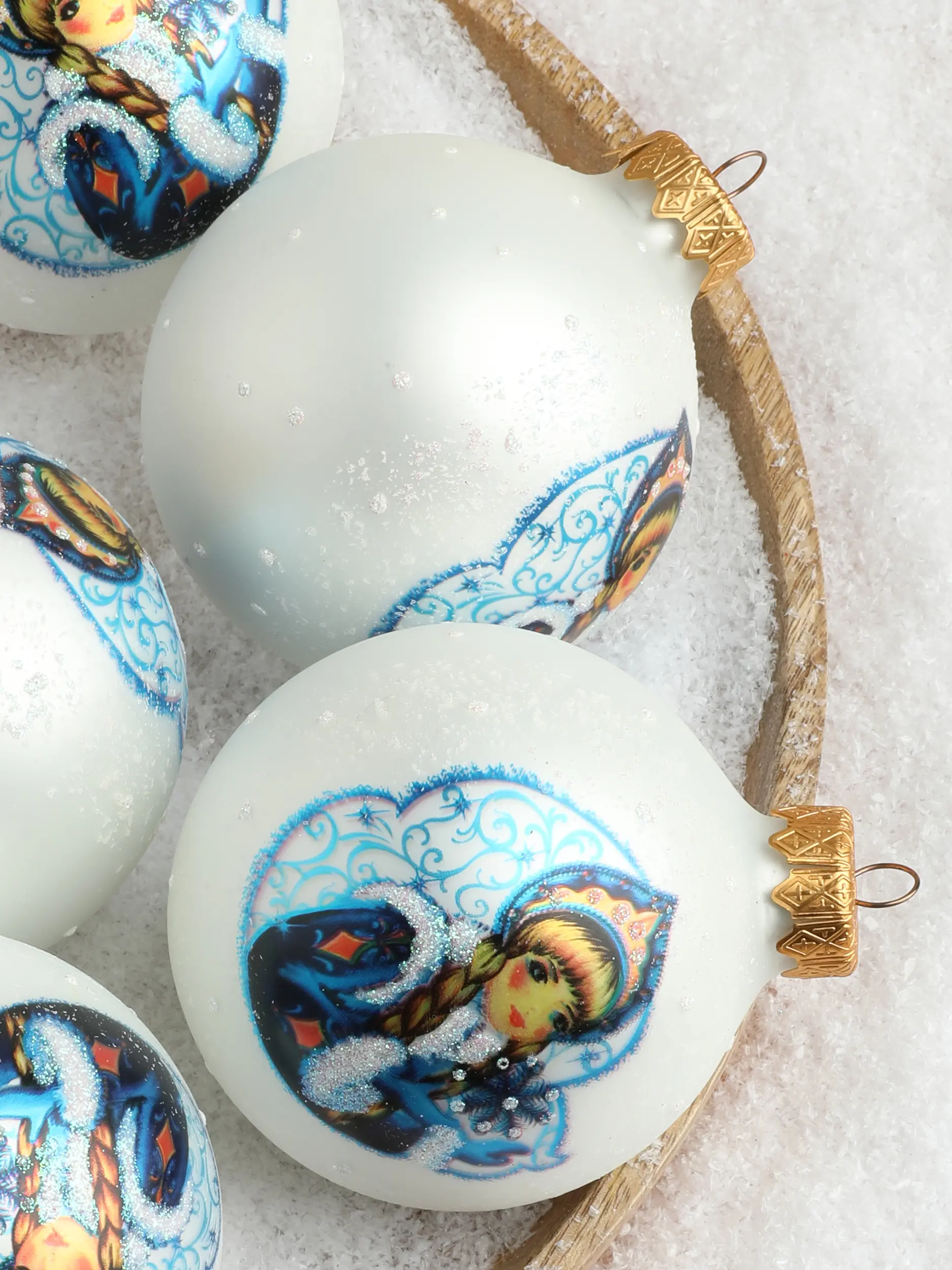 Изображение товара Набор елочных шаров Тд текстиль 142950 Снегурка 8 см синтетическое стекло белый 5 шт