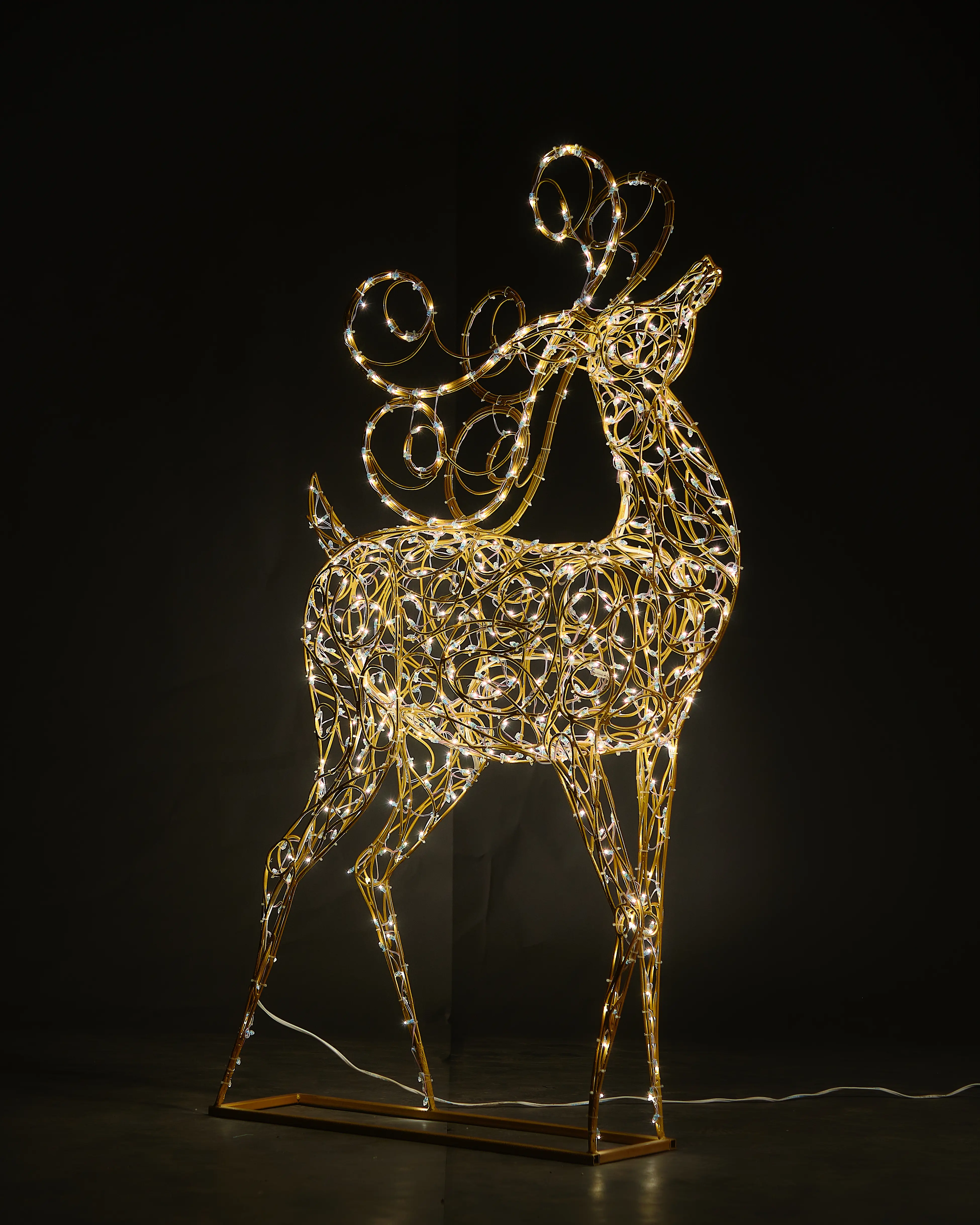 Изображение товара Электрическая светящиеся фигура Олень с витыми рогами 400 LED 120x160x30 см теплый белый свет