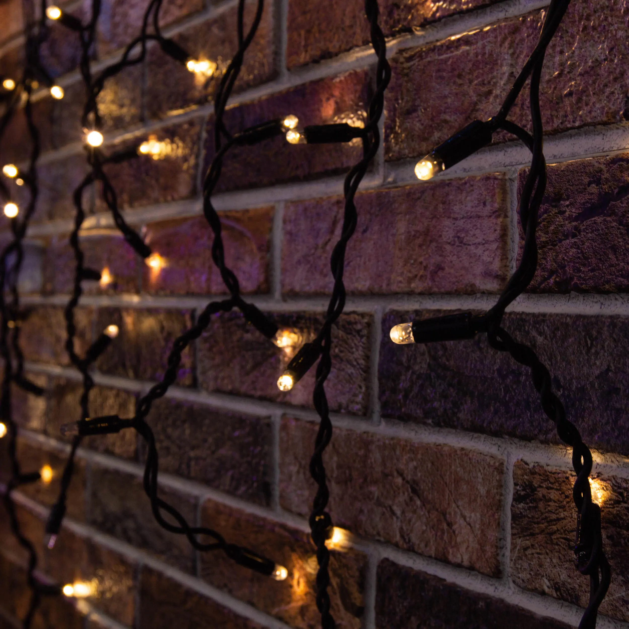 Изображение товара Электрогирлянда универсальная Kurato a041 (125944) бахрома 5.5x5.5 м 240 ламп теплый белый (желтый) 1 режим работы