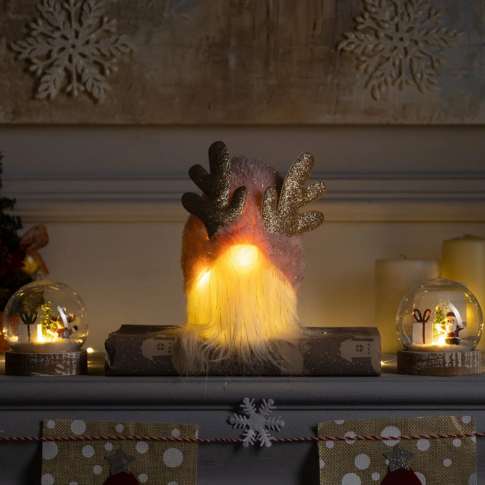 Изображение товара Светящаяся электрическая фигура Гном розовый универсальная Luazon lighting 1 лампа h 19 см разноцветный