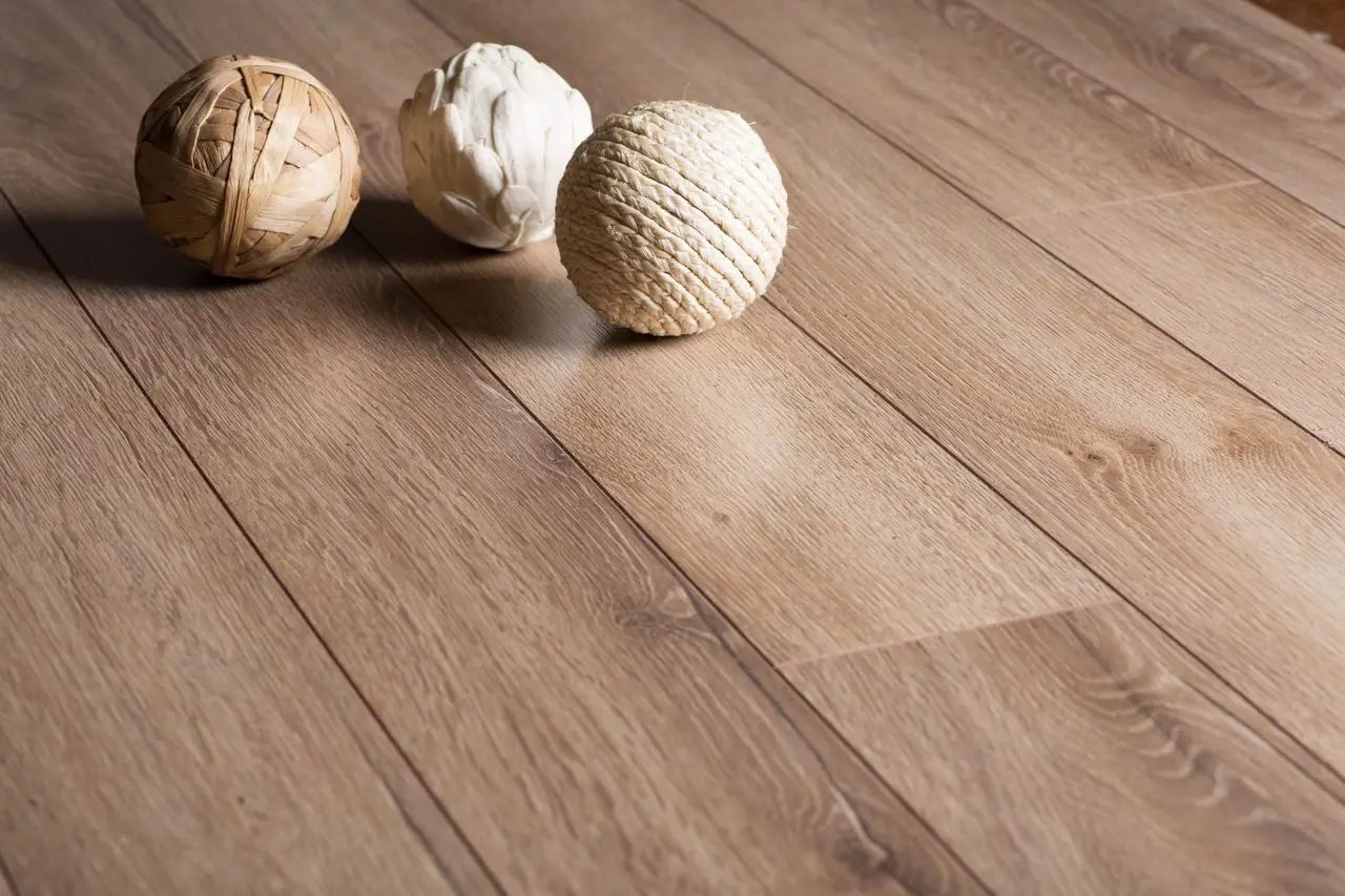 Изображение товара Ламинат Kronopol Platinium Linea plus Дуб Мурано 32 класс толщина 10 мм с фаской 1.248 м² цена за упаковку