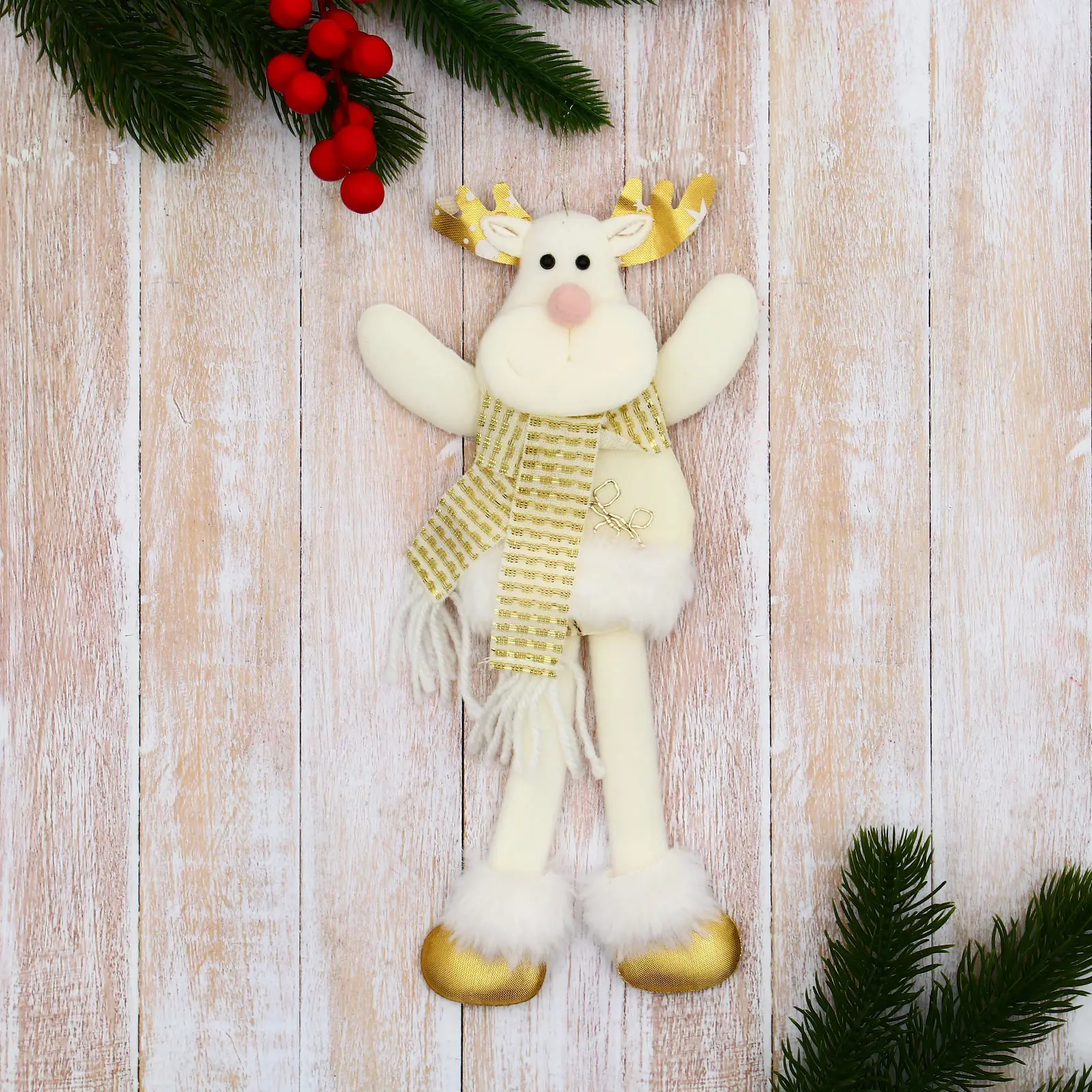 Изображение товара Елочная игрушка Олень в костюмчике с цветами длинные ножки Зимнее волшебство 9692649 24 см х 24 см жёлтый/золотой