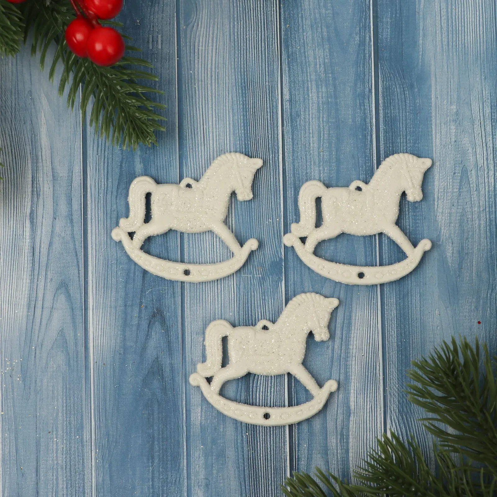 Изображение товара Набор елочных игрушек Лошадка-качалка Зимнее волшебство 9692839 белый 3 шт