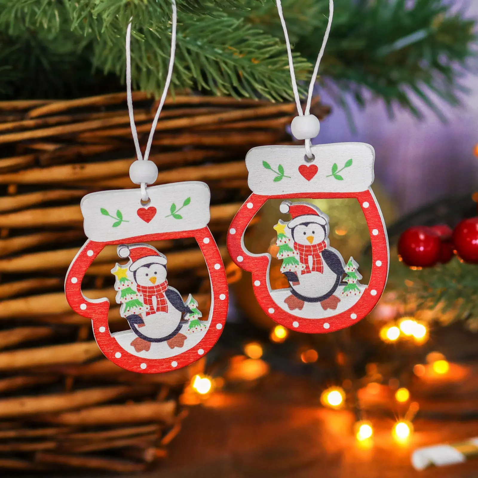 Изображение товара Набор елочных игрушек Варежки Лесная мастерская 4182320 6 см x 6 см разноцветный 2 шт