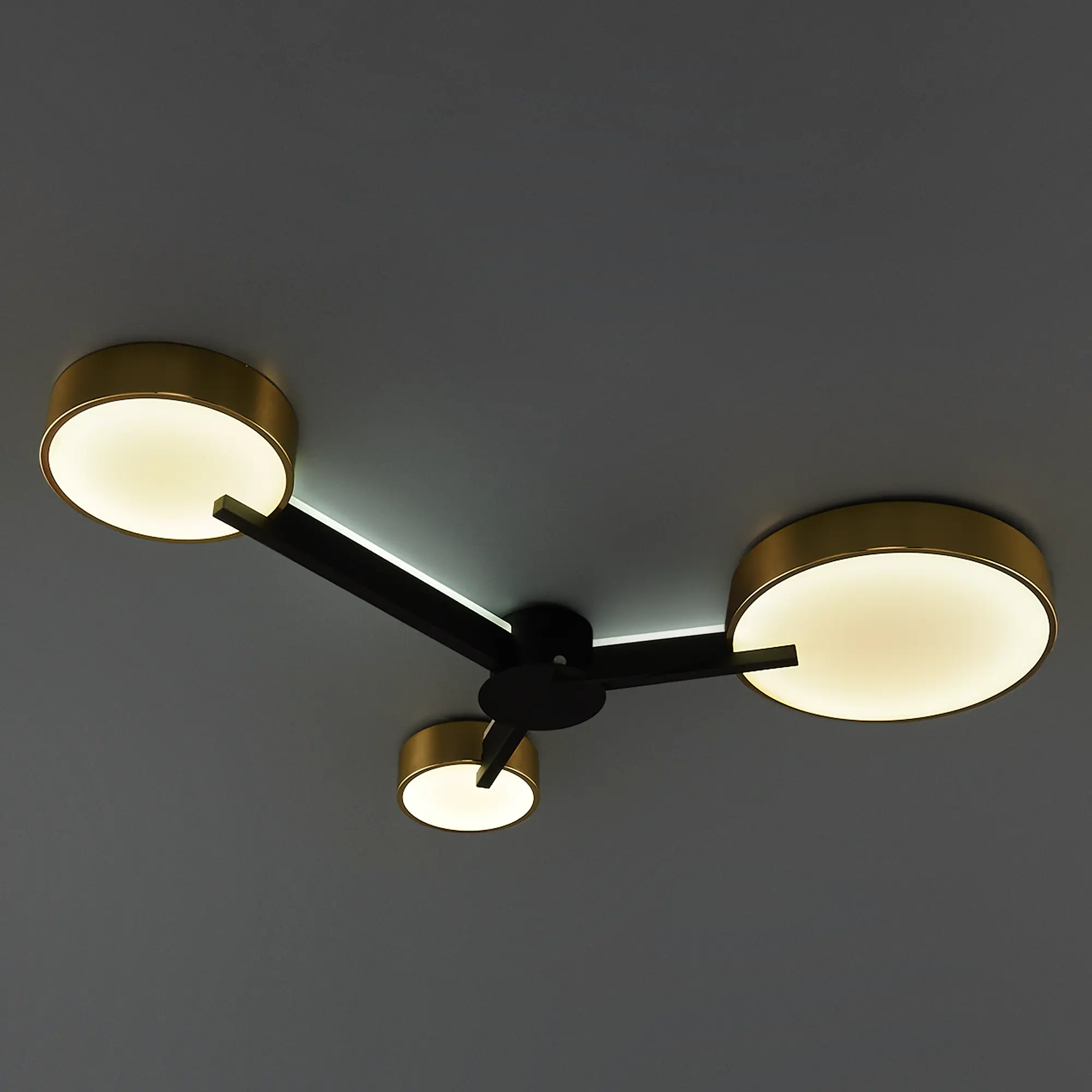 Изображение товара Люстра потолочная светодиодная Escada 10209/3LED с пультом управления, 15 м², регулируемый белый свет, цвет черный