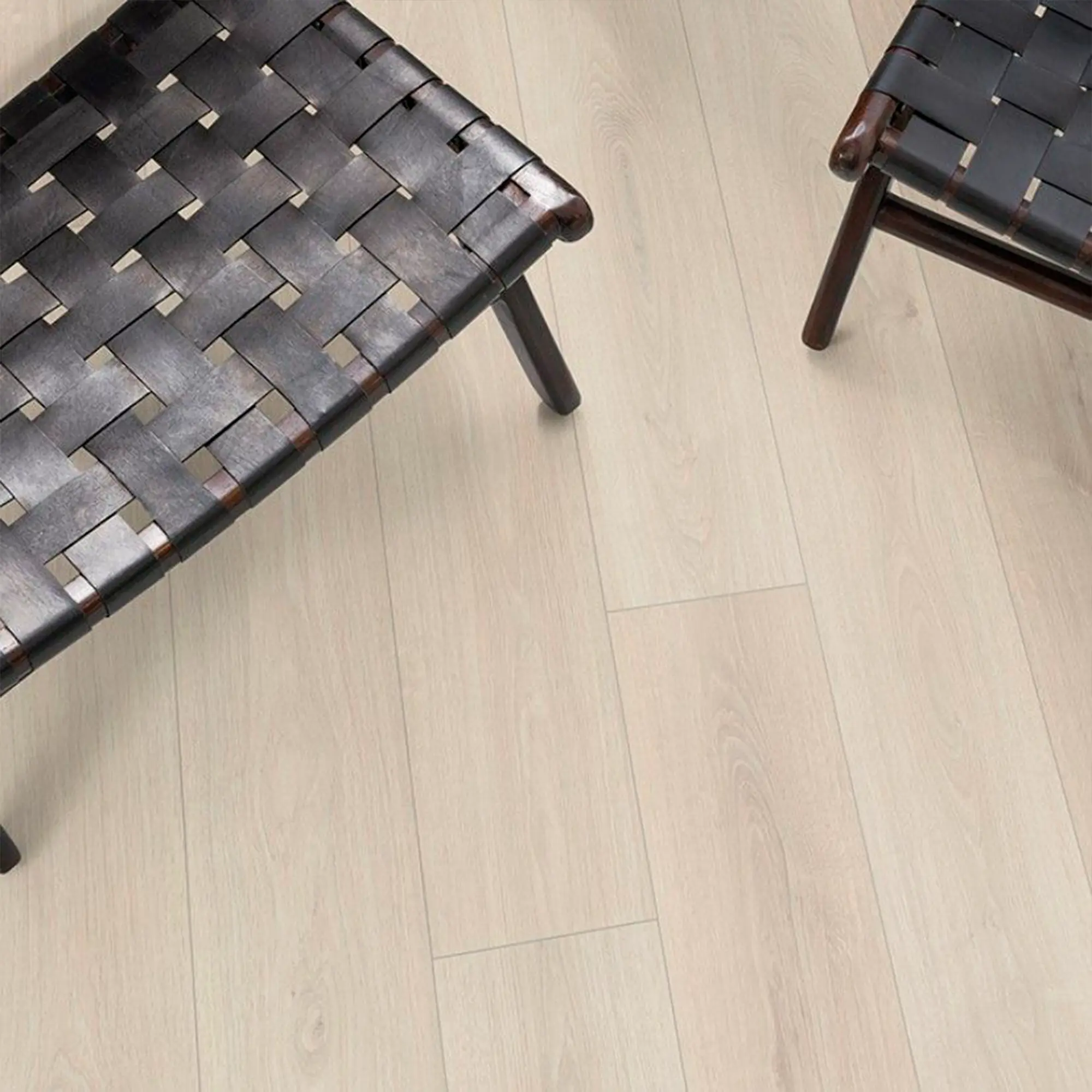 Изображение товара Ламинат Egger Дуб Эльтон белый 32 класс толщина 8 мм с фаской 1.995 м²