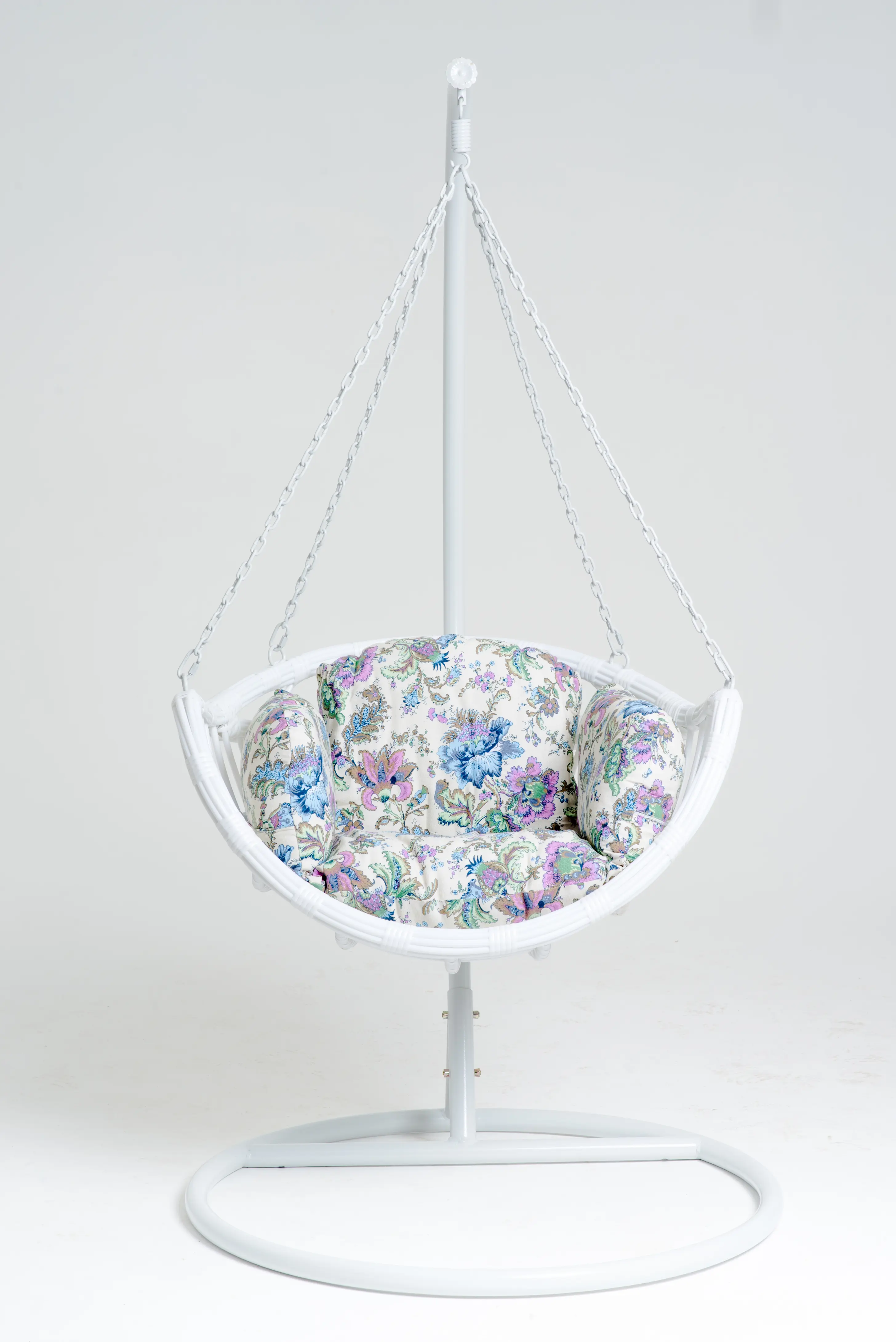 Изображение товара Подвесное кресло VINOTTI 44-004-01 из искусственного ротанга с подушкой белое