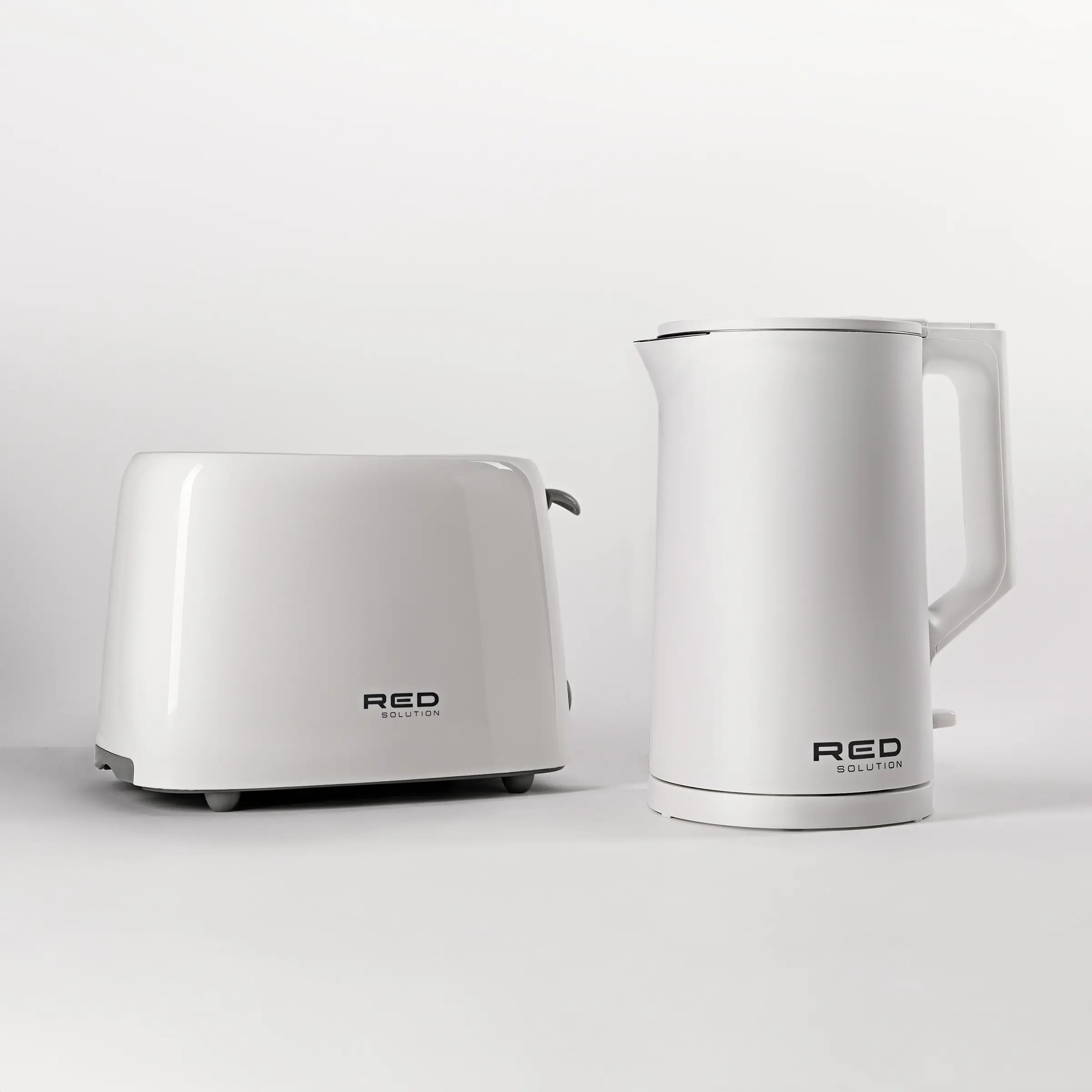 Изображение товара Комплект бытовой техники чайник RK-M1561 и тостер RT-408 Red solution цвет белый