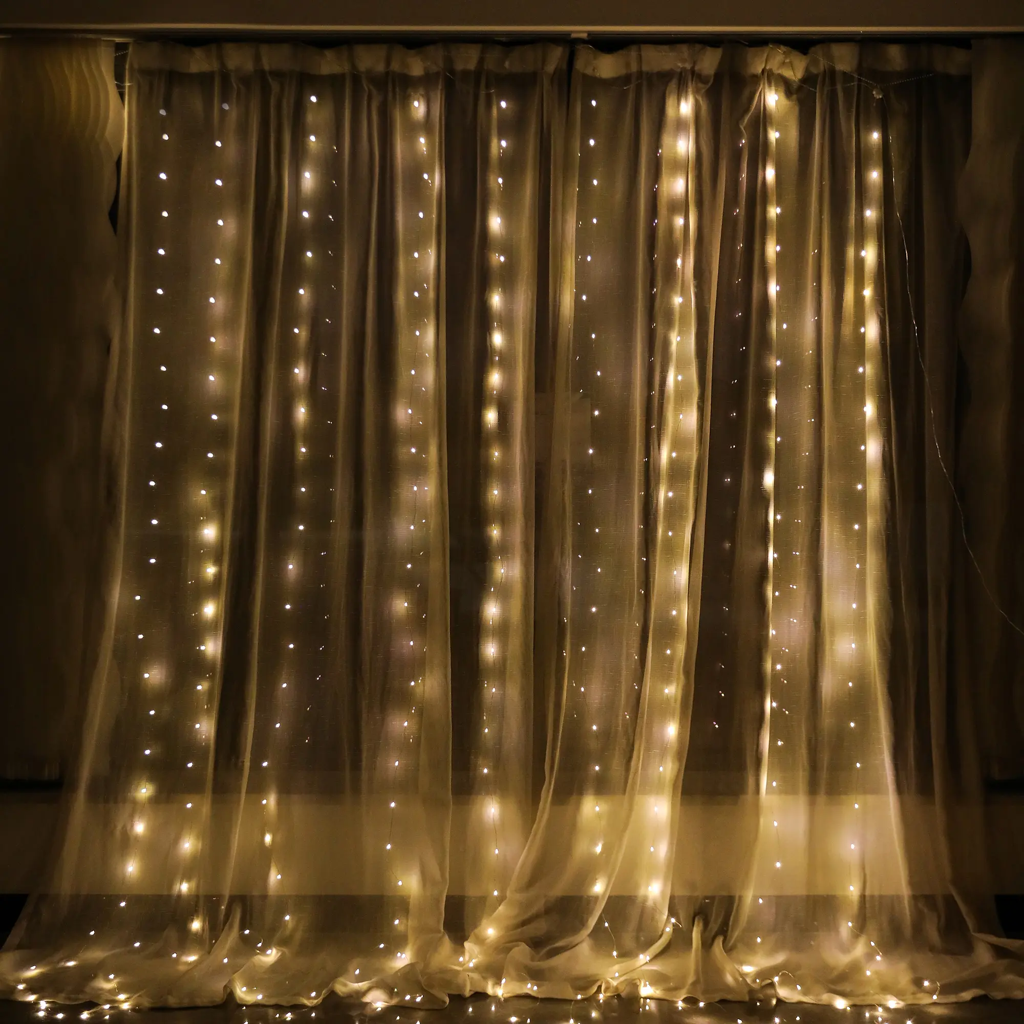 Изображение товара Электрогирлянда Auralight Утренняя роса 3x3 м 300 ламп теплый желтый цвет света 8 режимов работы