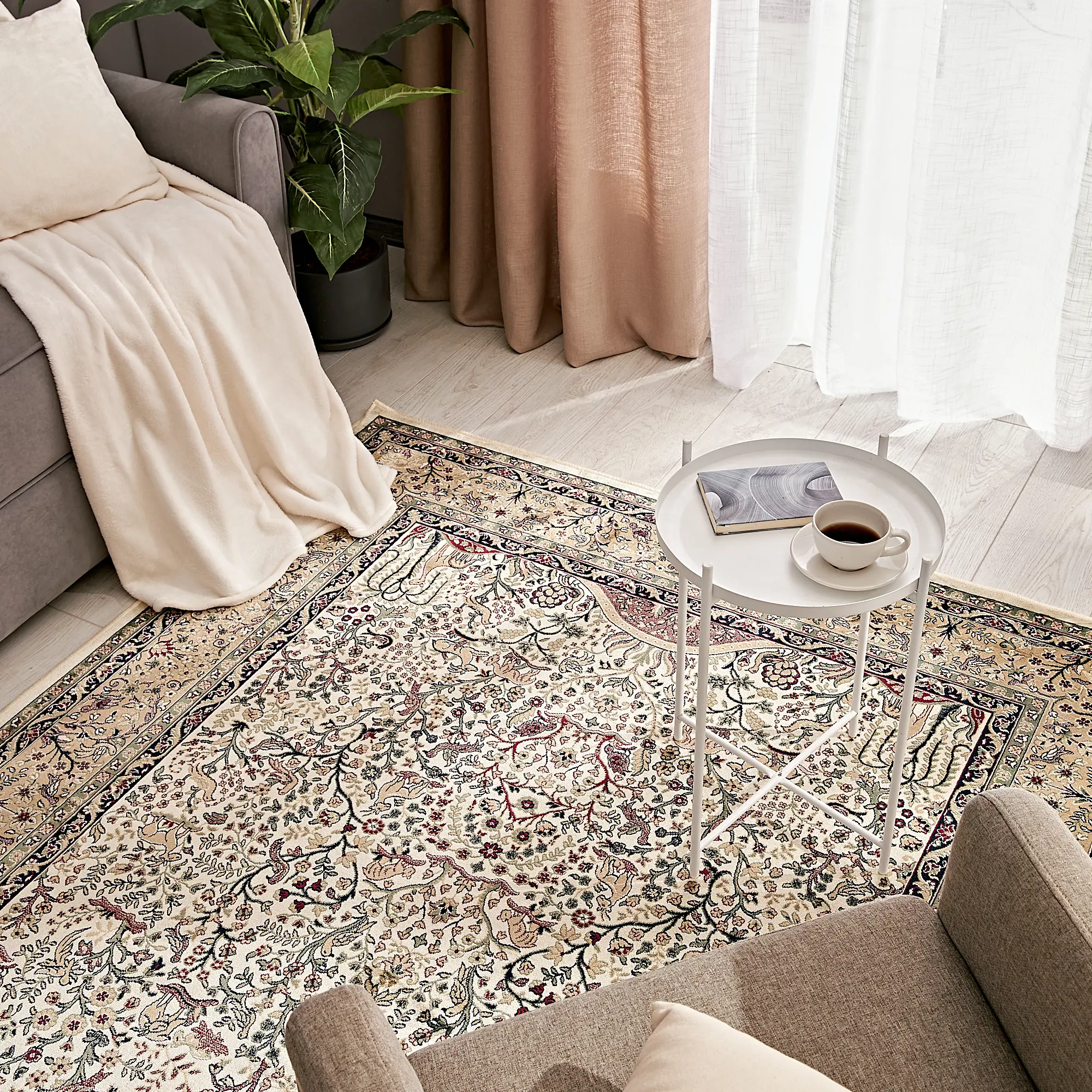 Изображение товара Ковер Isphahan 160x230 см из вискозы бежевого цвета