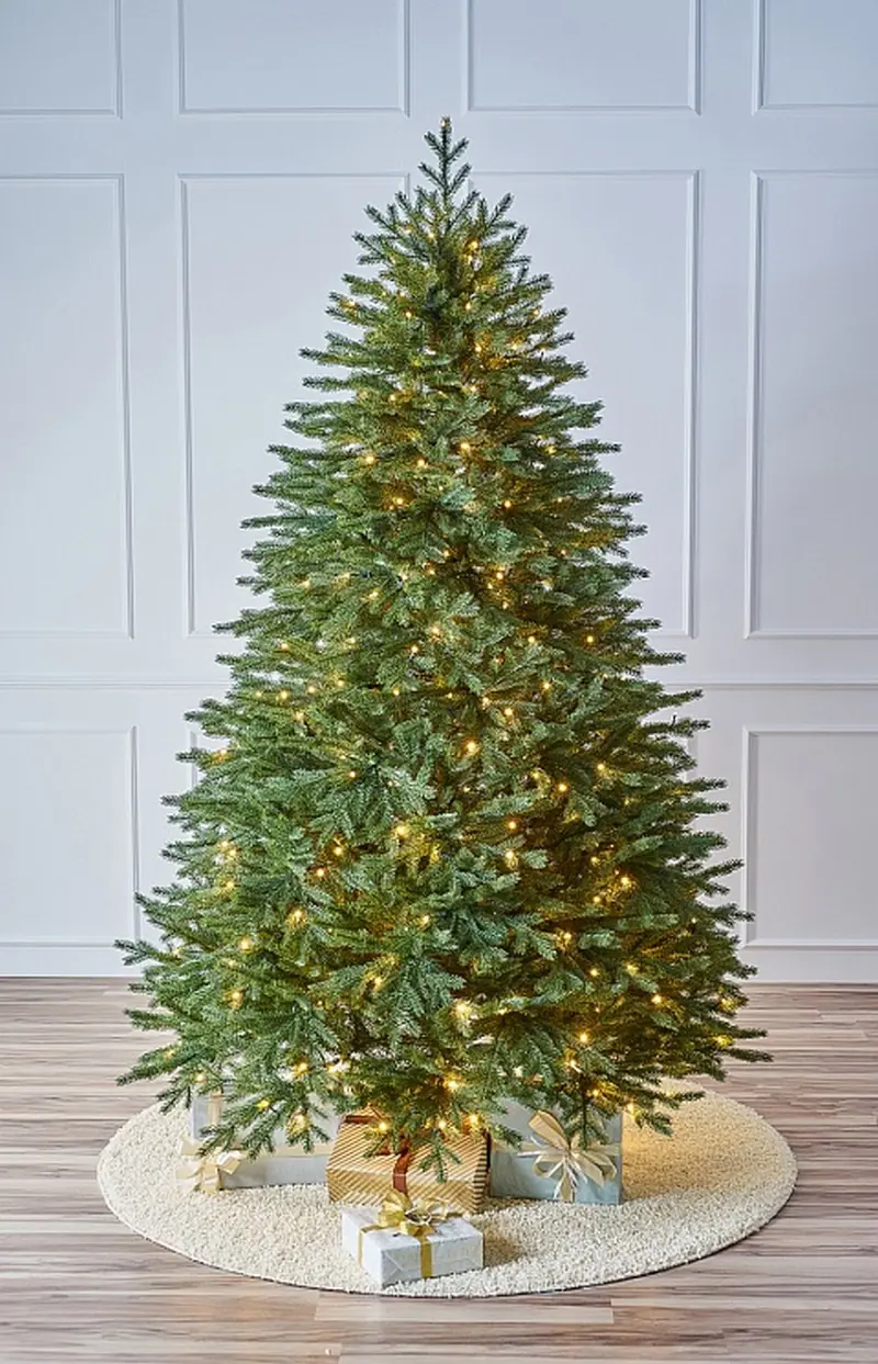 Изображение товара Ель новогодняя искусственная Max christmas ЕСВЛ 24 Версальская с лампочками 240 см