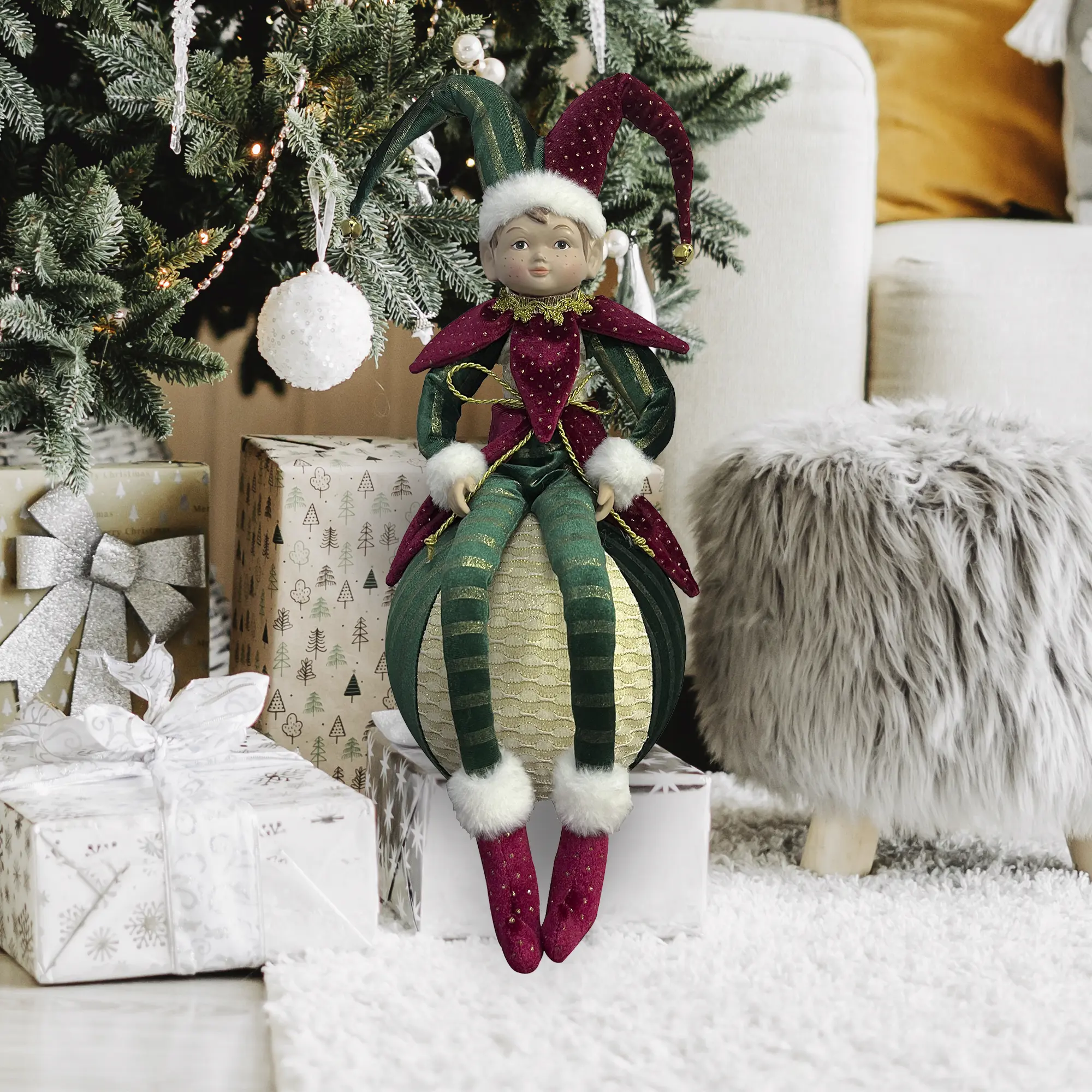 Изображение товара Декоративная фигура кукла Арлекин на шаре 40.5x20 см красный