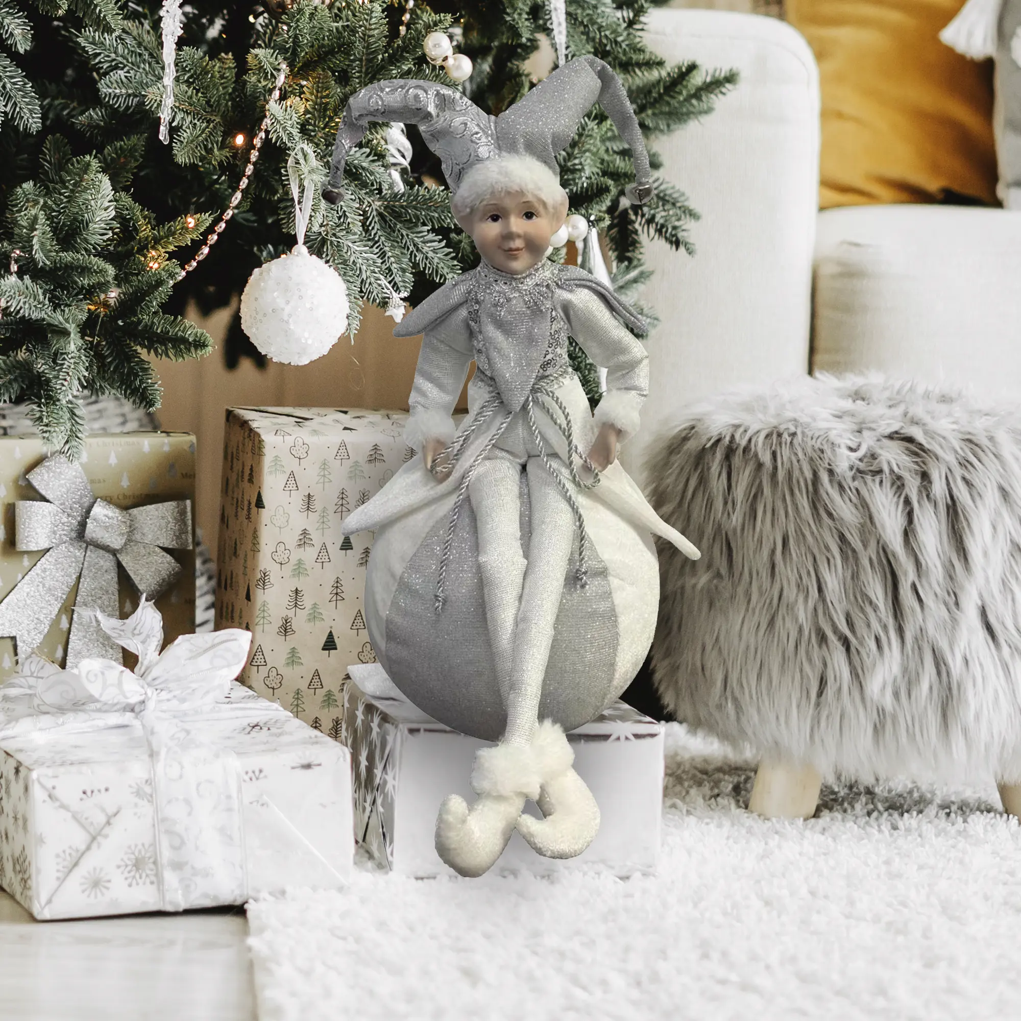 Изображение товара Декоративная фигура кукла Арлекин на шаре 40.5x20 см серебряный