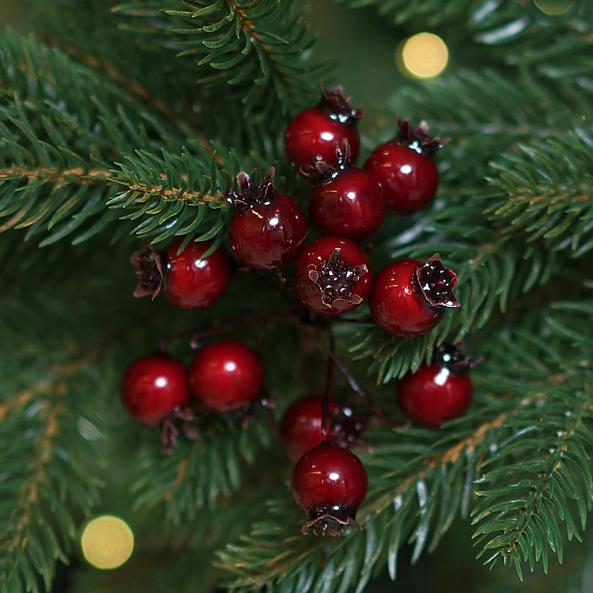 Изображение товара Новогоднее украшение Ветка Гроздь шиповника 11x6.5 см красный