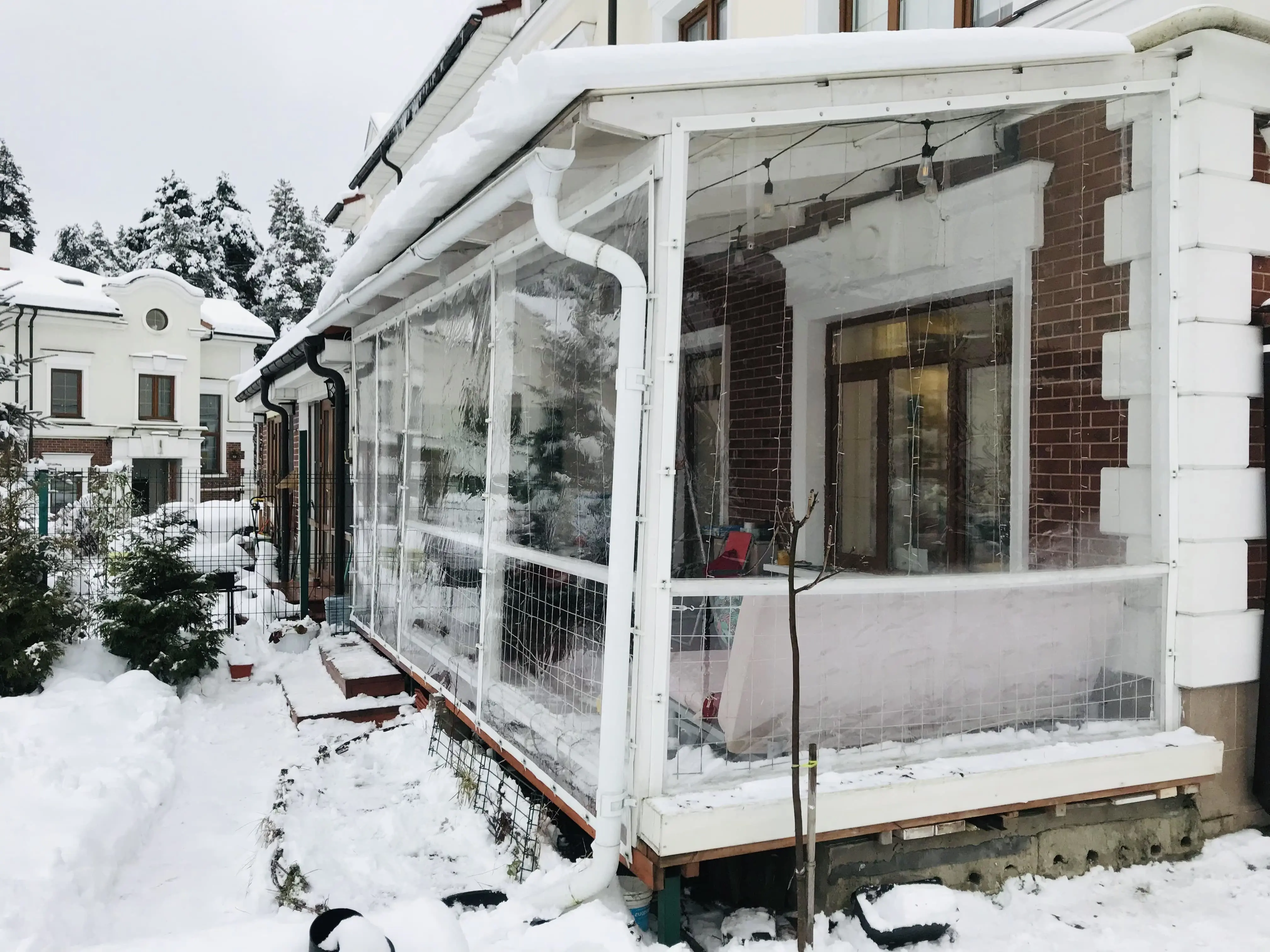 Изображение товара Мягкое окно ПВХ до -39° 170x120см с ремешками и скобами для защиты веранд и беседок