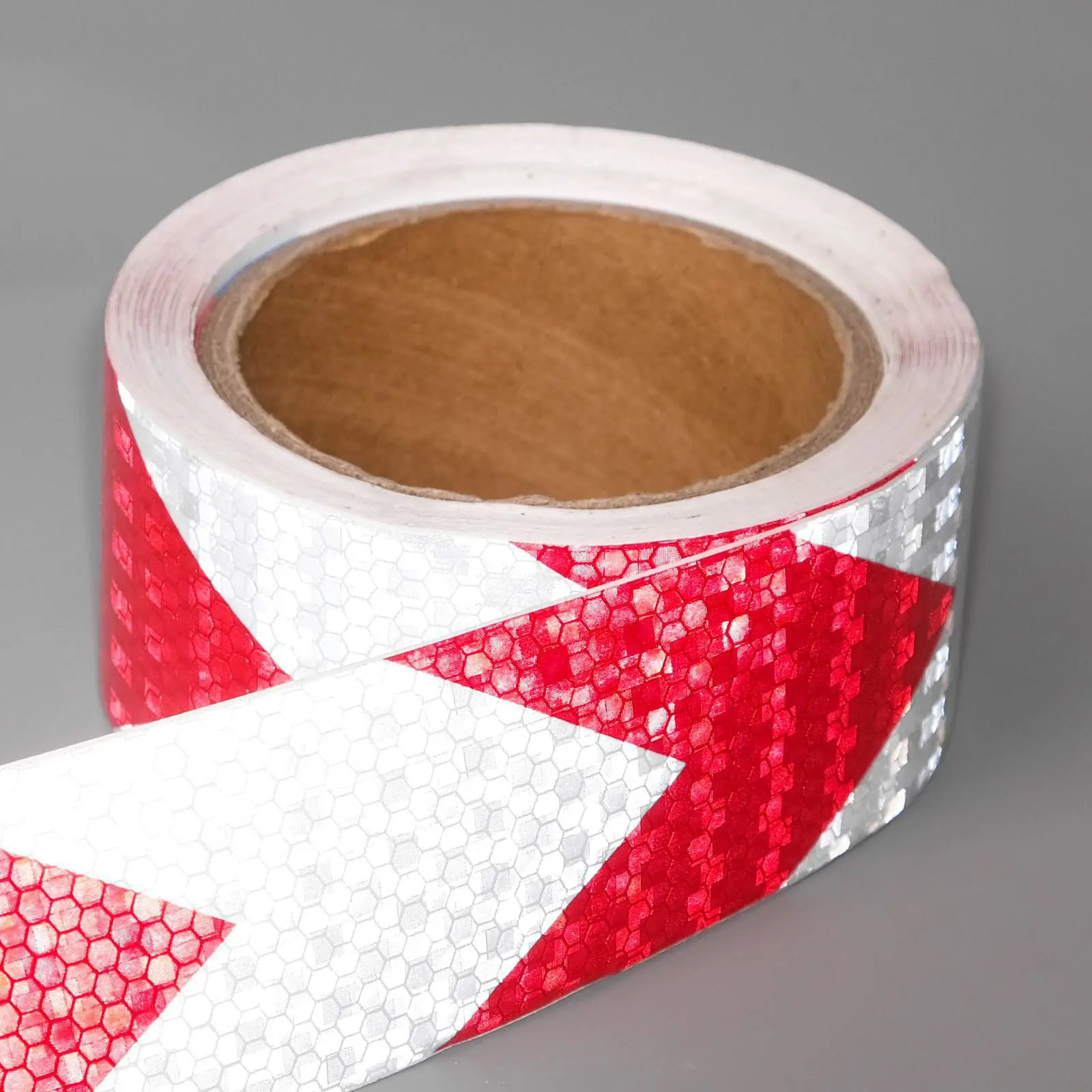 Изображение товара Светоотражающая лента самоклеящаяся красно-белая 5 см х 10 м