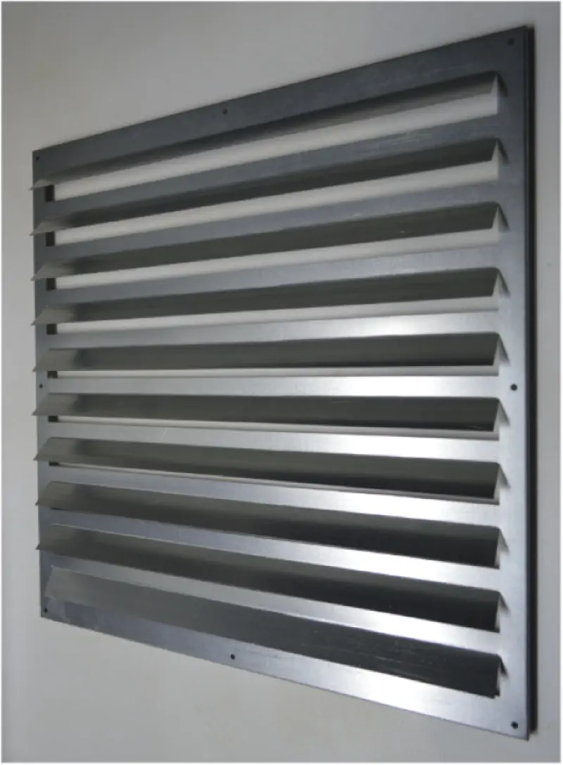 Изображение товара Вентиляционная решетка Шамрай 500x500 мм из нержавеющей стали с наружными жалюзями
