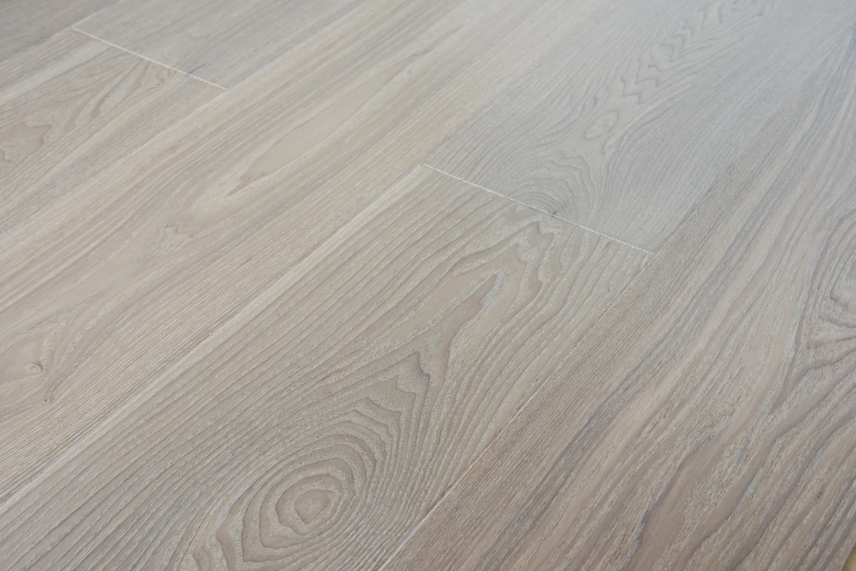 Изображение товара Паркетная доска Tenfor ясень Grey sand 14 мм, с брашировкой, лаком