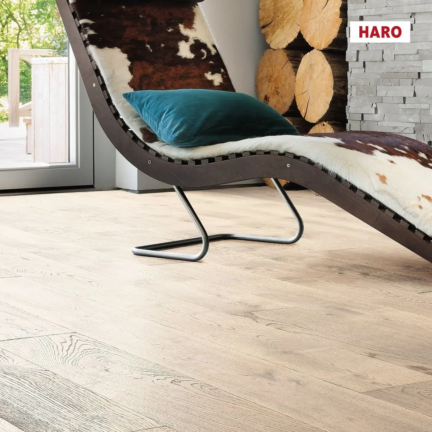 Изображение товара Паркетная доска Haro Дуб Табако Серый 32 класс 14 мм с фаской 3.17 м²