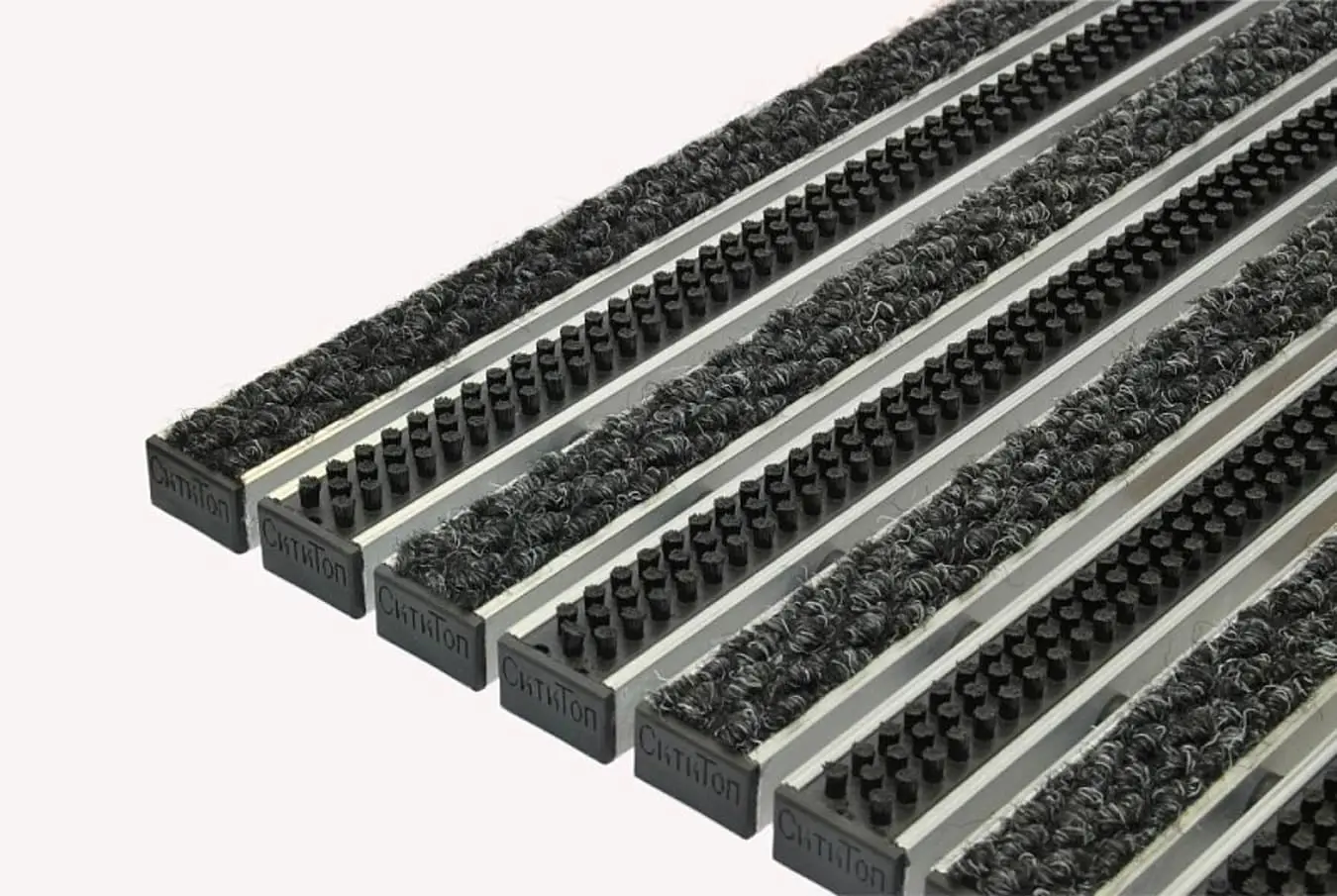 Изображение товара Придверная решетка СитиТоп бруш алюминиевая 59x39 см серебристо-черная Россия