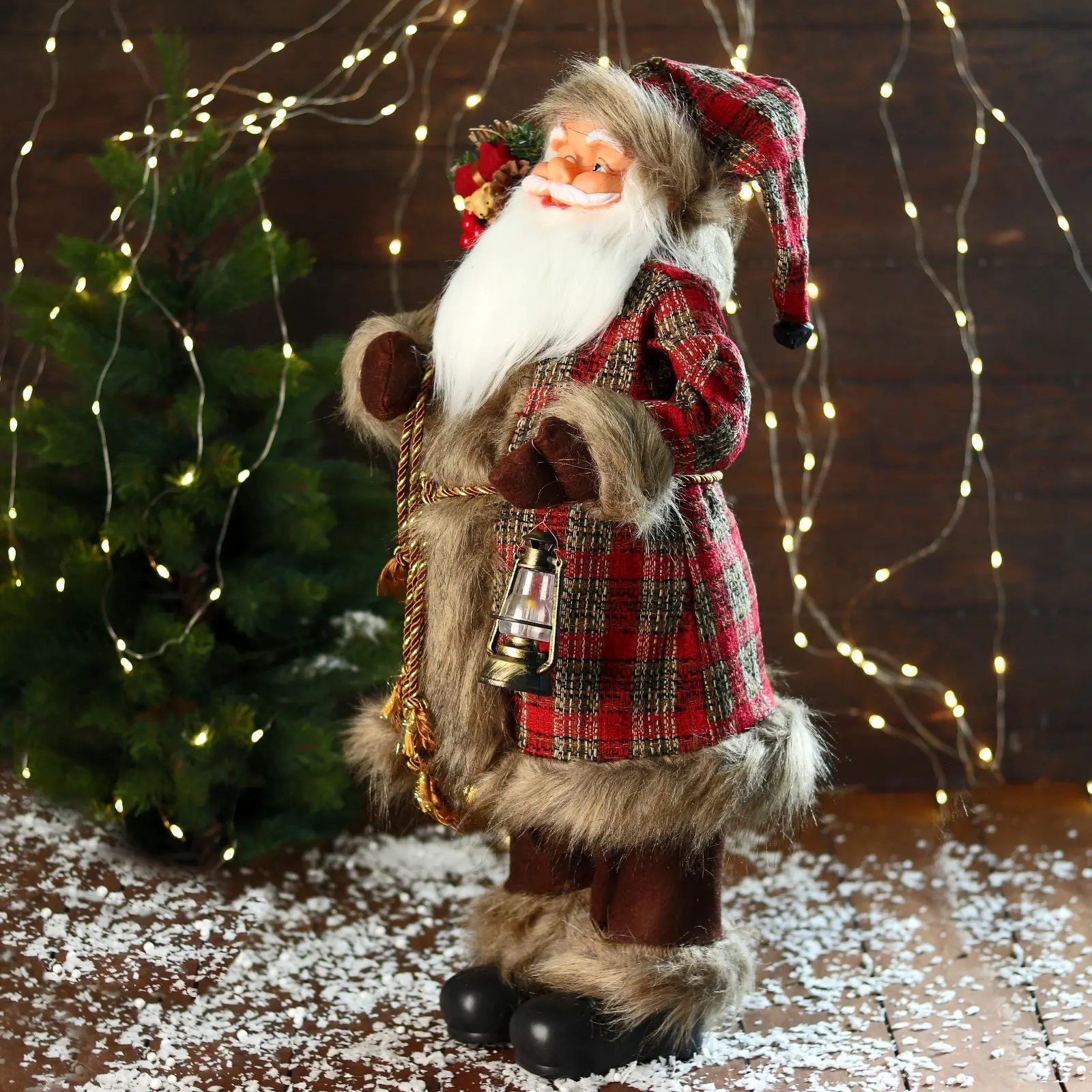 Изображение товара Фигура новогодняя Дед Мороз В красной клетчатой шубке с фонариком и веточками 35x60 см