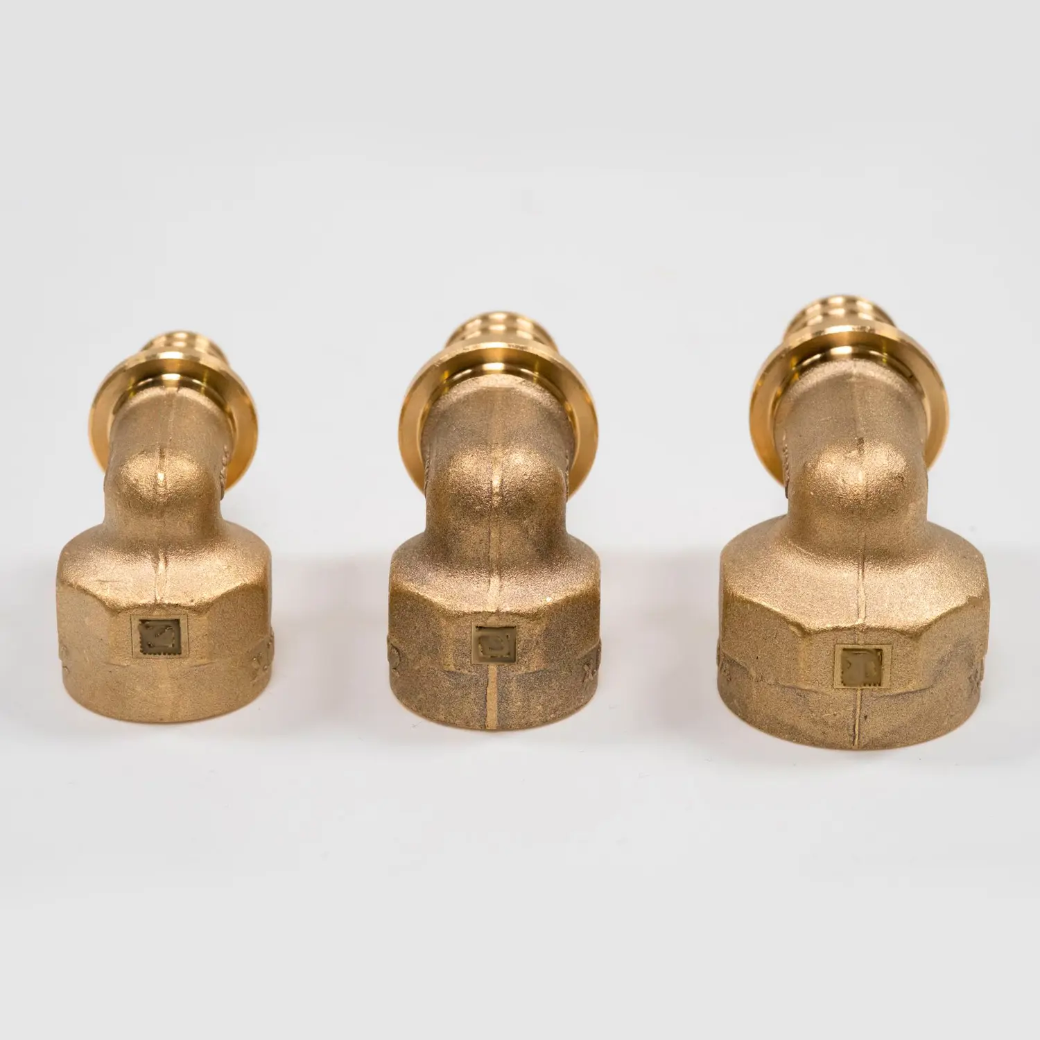 Изображение товара Угол 90° Рехау 1/2x20 мм латунь внутренний резьбовой монтаж