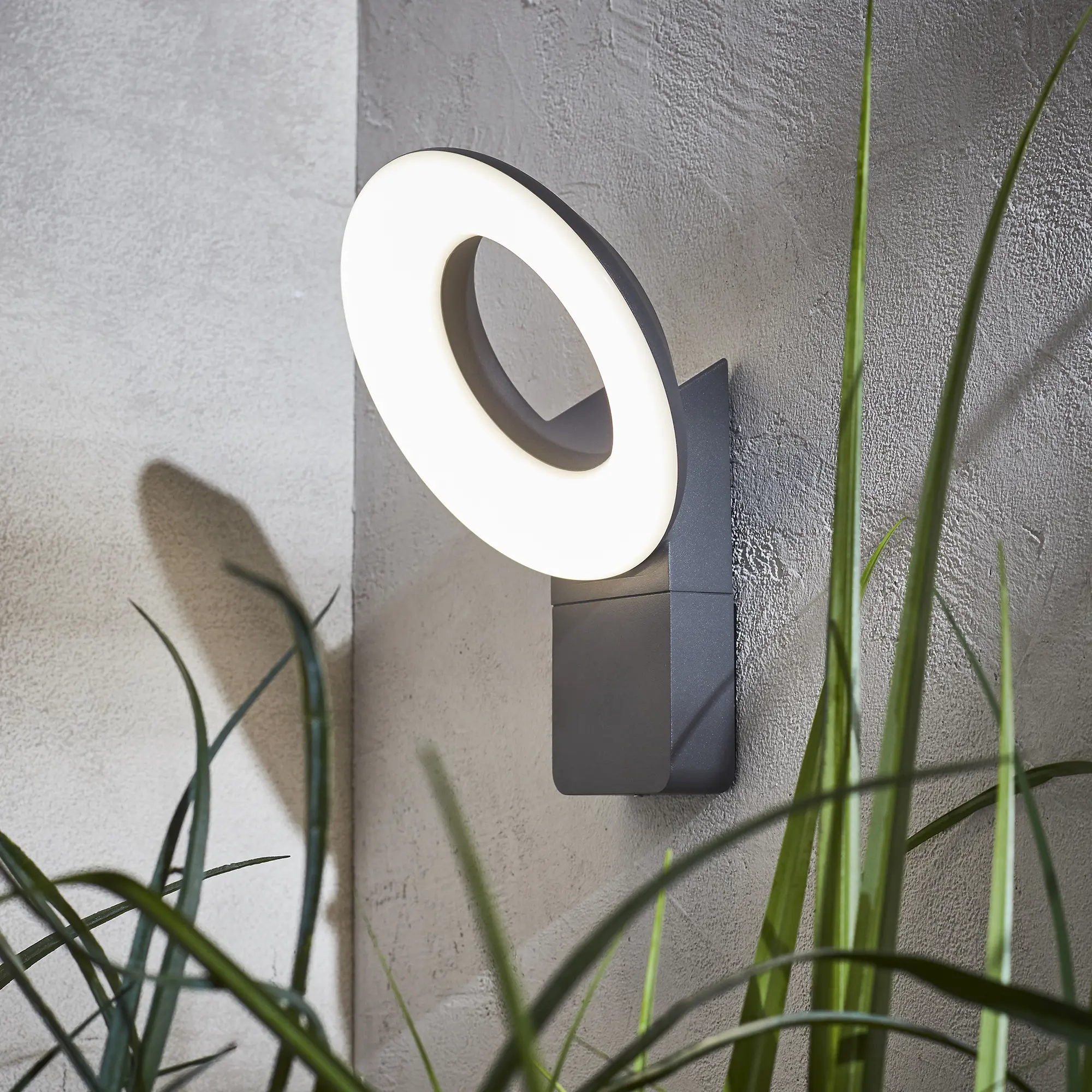 Изображение товара Светильник уличный светодиодный Inspire Quito 13.5 Вт IP54 серый