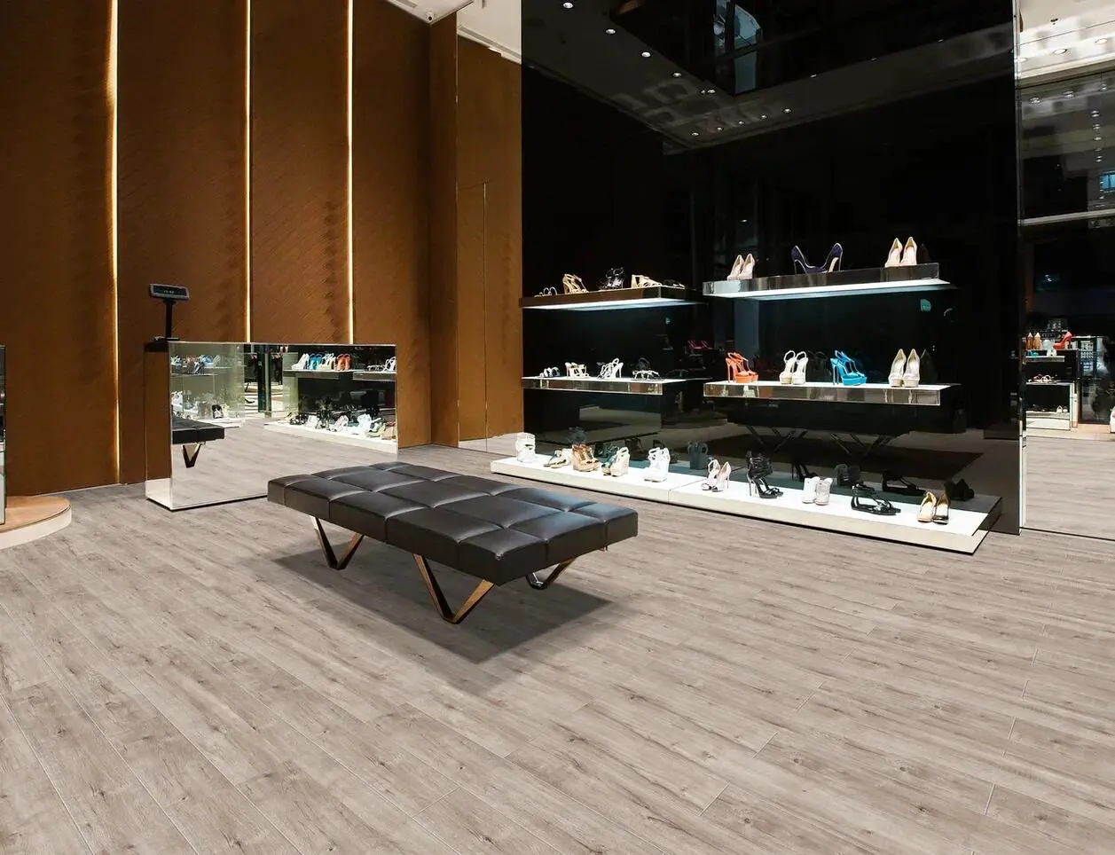 Изображение товара Кварц-виниловая плитка SPC Royce Sense SE705 Дуб Кааба 4 мм влагостойкая полукоммерческая