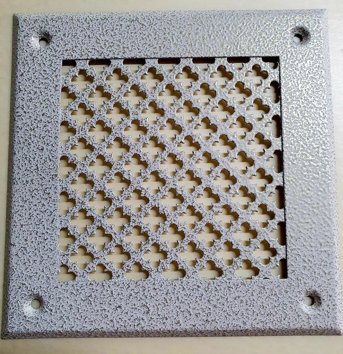 Изображение товара Решетка вентиляционная Шамрай VRC00150S8 150x150 мм металл цвет антик белый