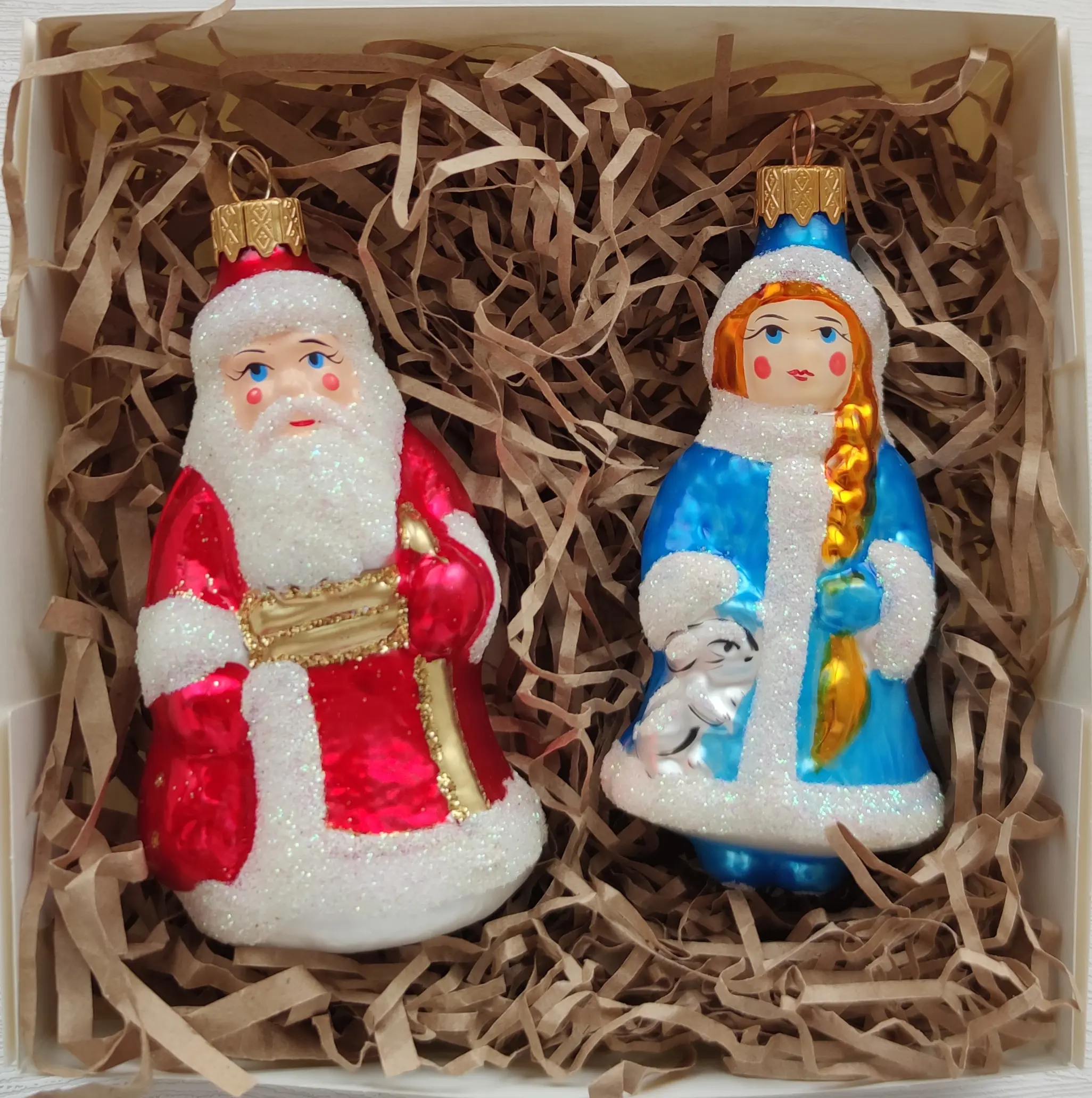 Изображение товара Елочная игрушка Дед мороз и снегурочка Коломеев НФ-2221 8 см х 4 см разноцветный