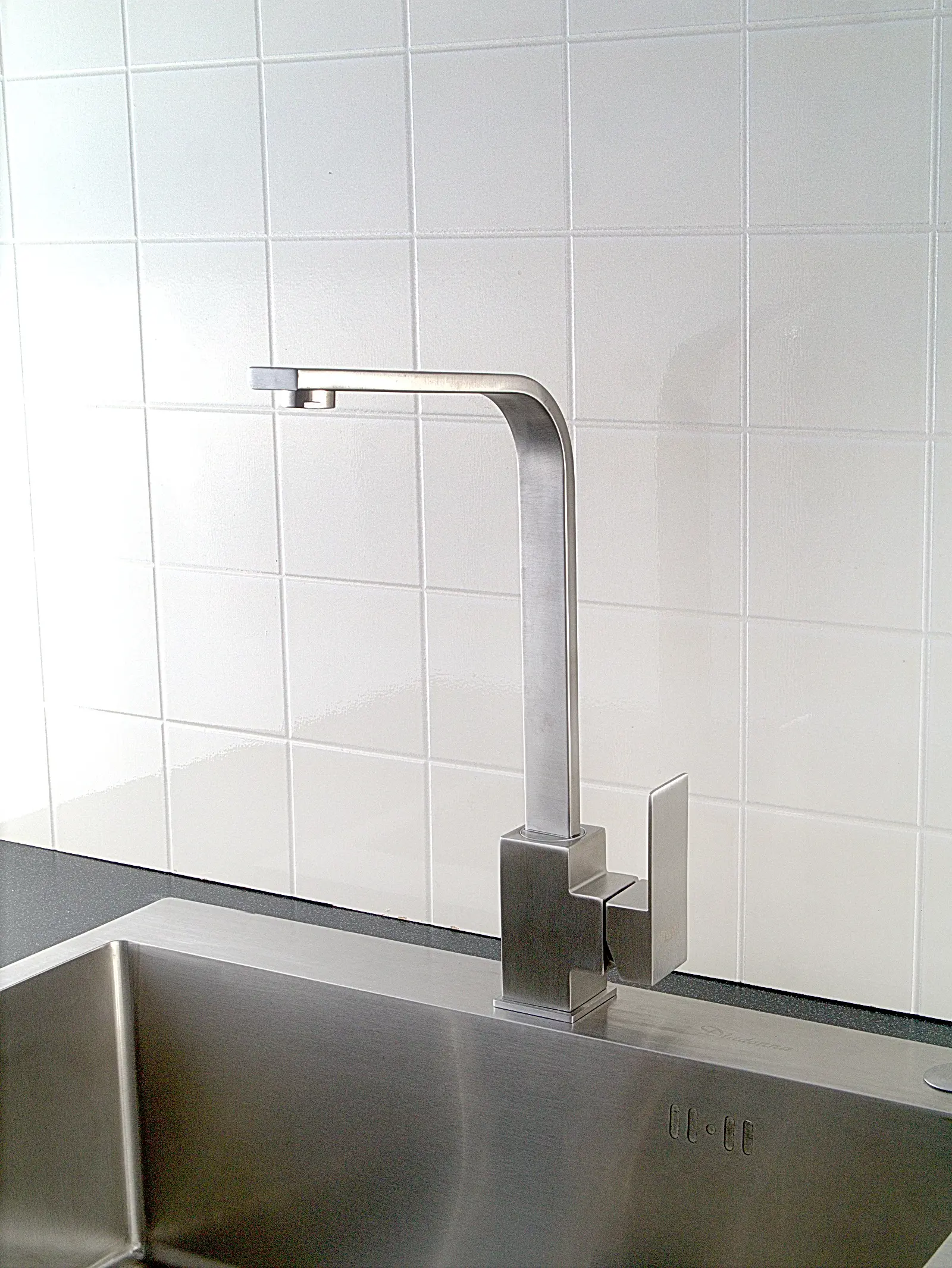 Изображение товара Смеситель для кухни Potato P40304S 32.5 см поворотный излив цвет сатин