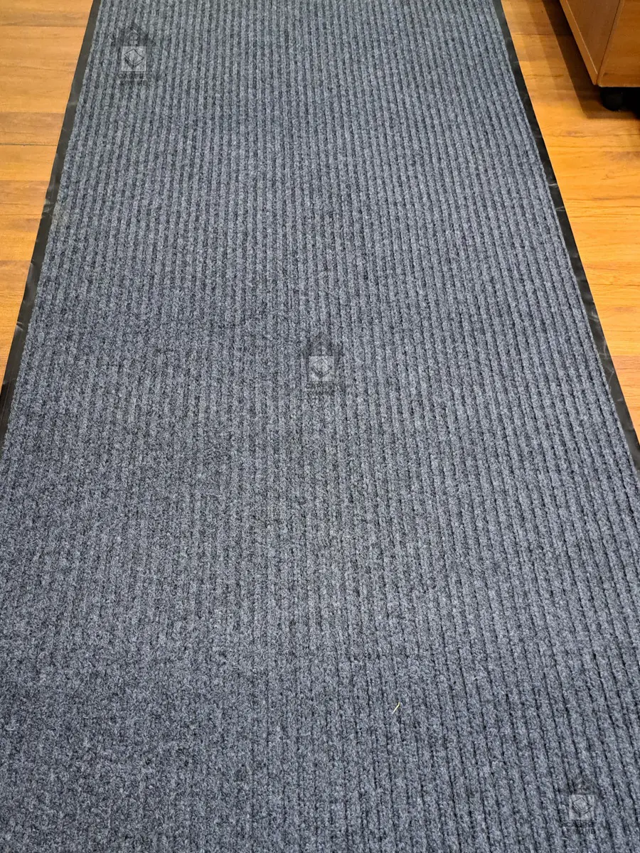 Изображение товара Ковровая дорожка Qingdao 1.2x30 м серый полиэстер с противоскользящей основой