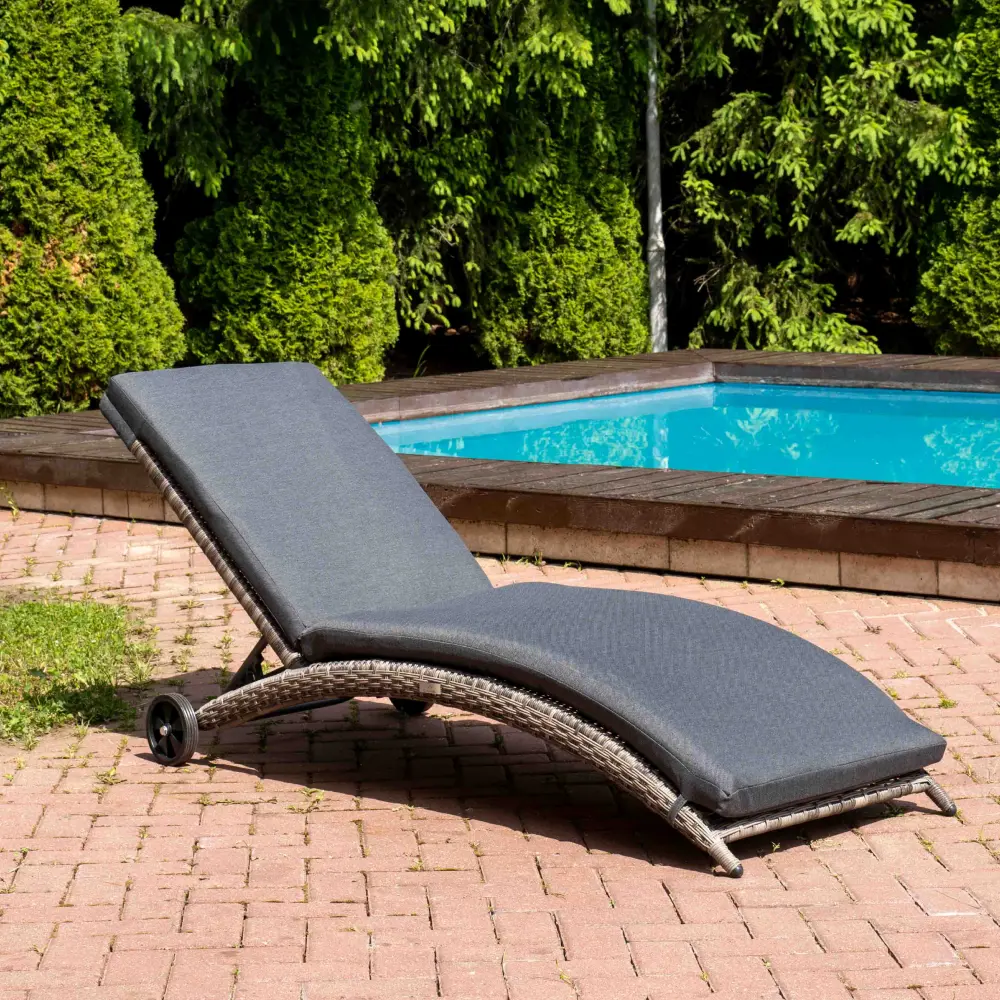 Изображение товара Шезлонг Royal family Agata 198 x 64 x 35 см сталь/полиэстер серый/серебристый