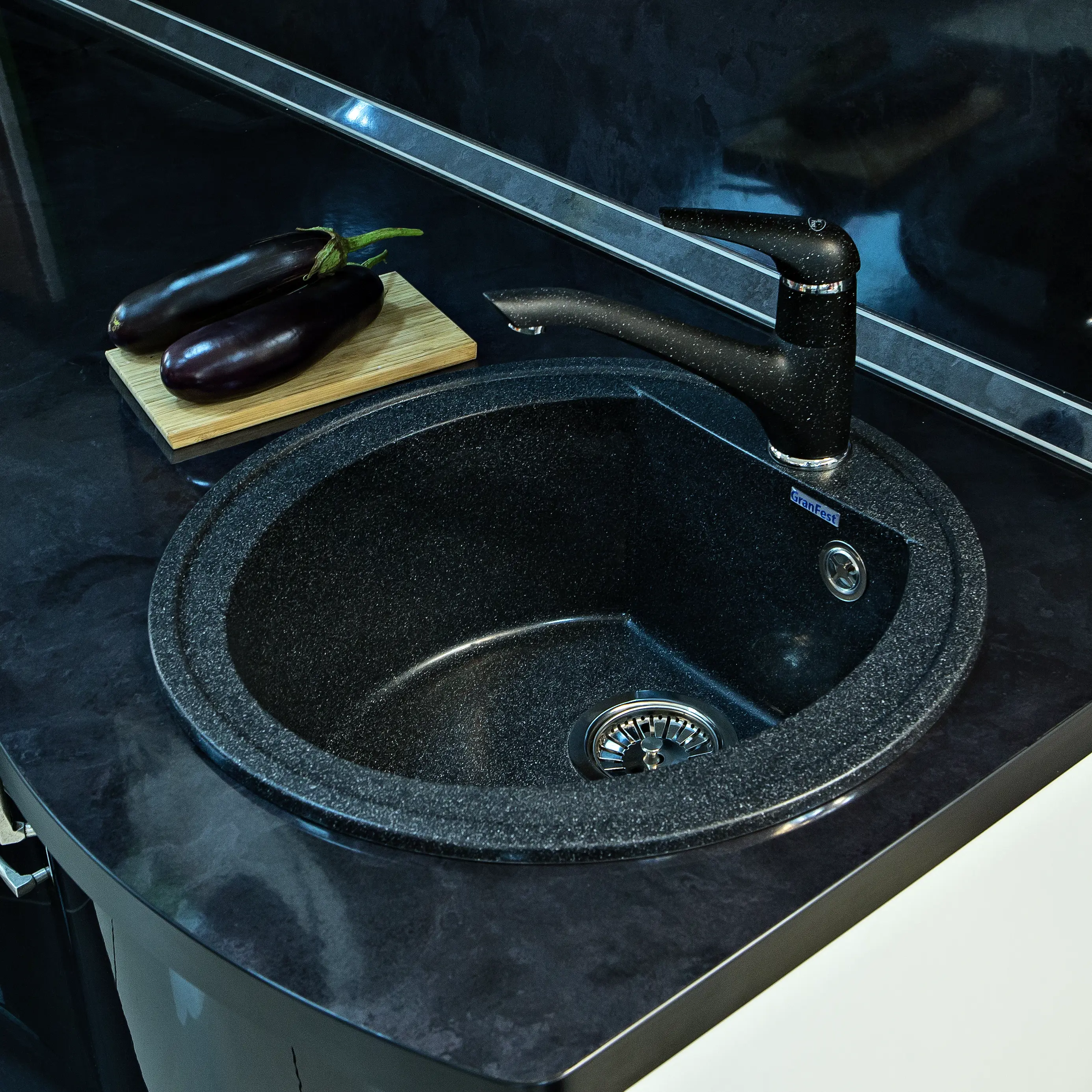 Изображение товара Мойка для кухни Granfest Rondo GF-R 50x50 см черная мрамор