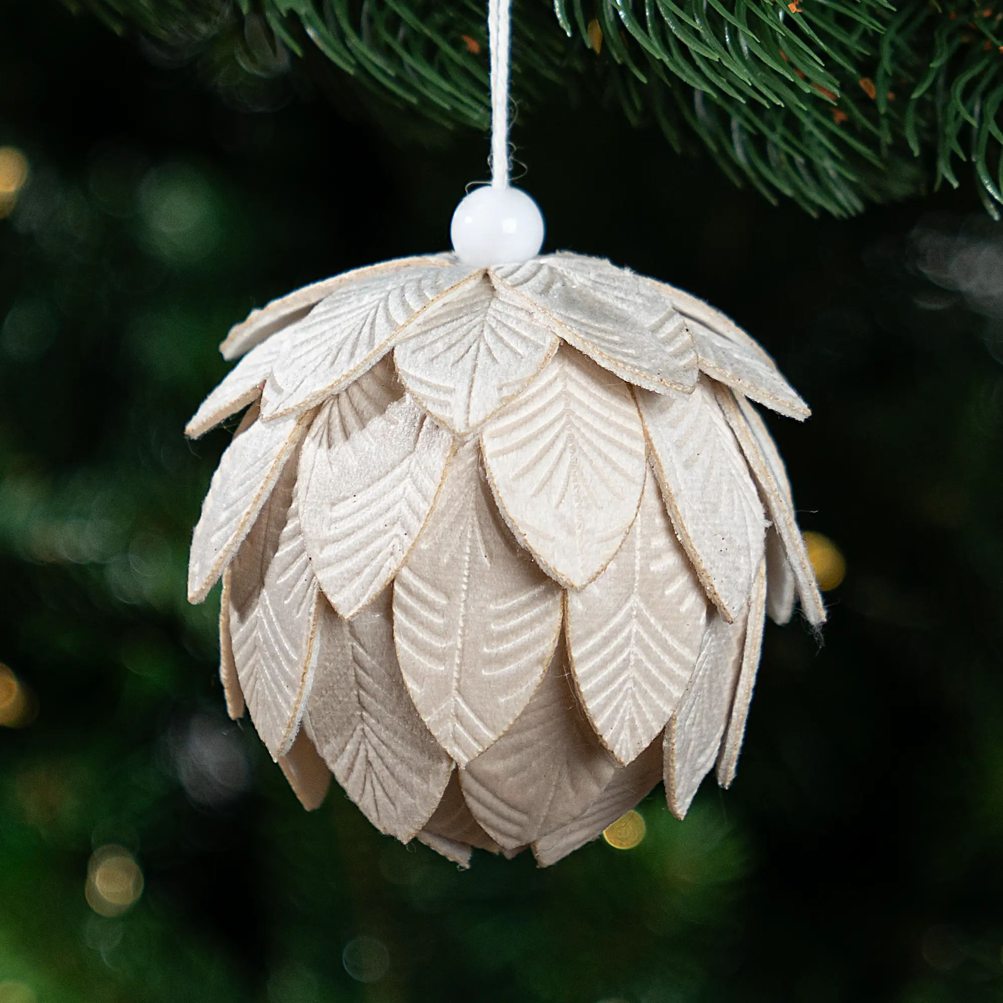 Изображение товара Шар елочный KREAFORTA с лепестками ø8 см бежевый