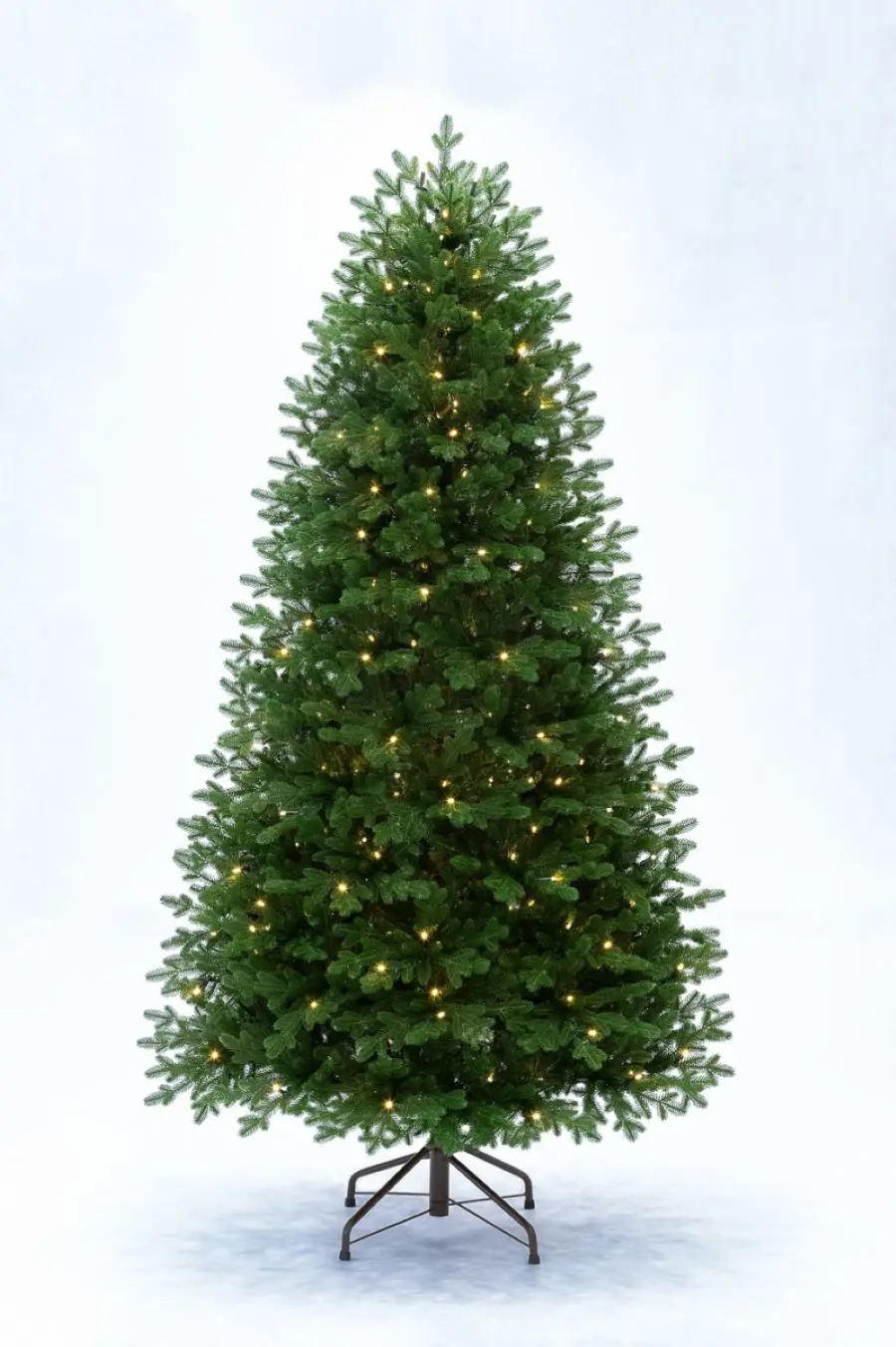 Изображение товара Ель новогодняя искусственная Elkade Вильма с освещением 210 см