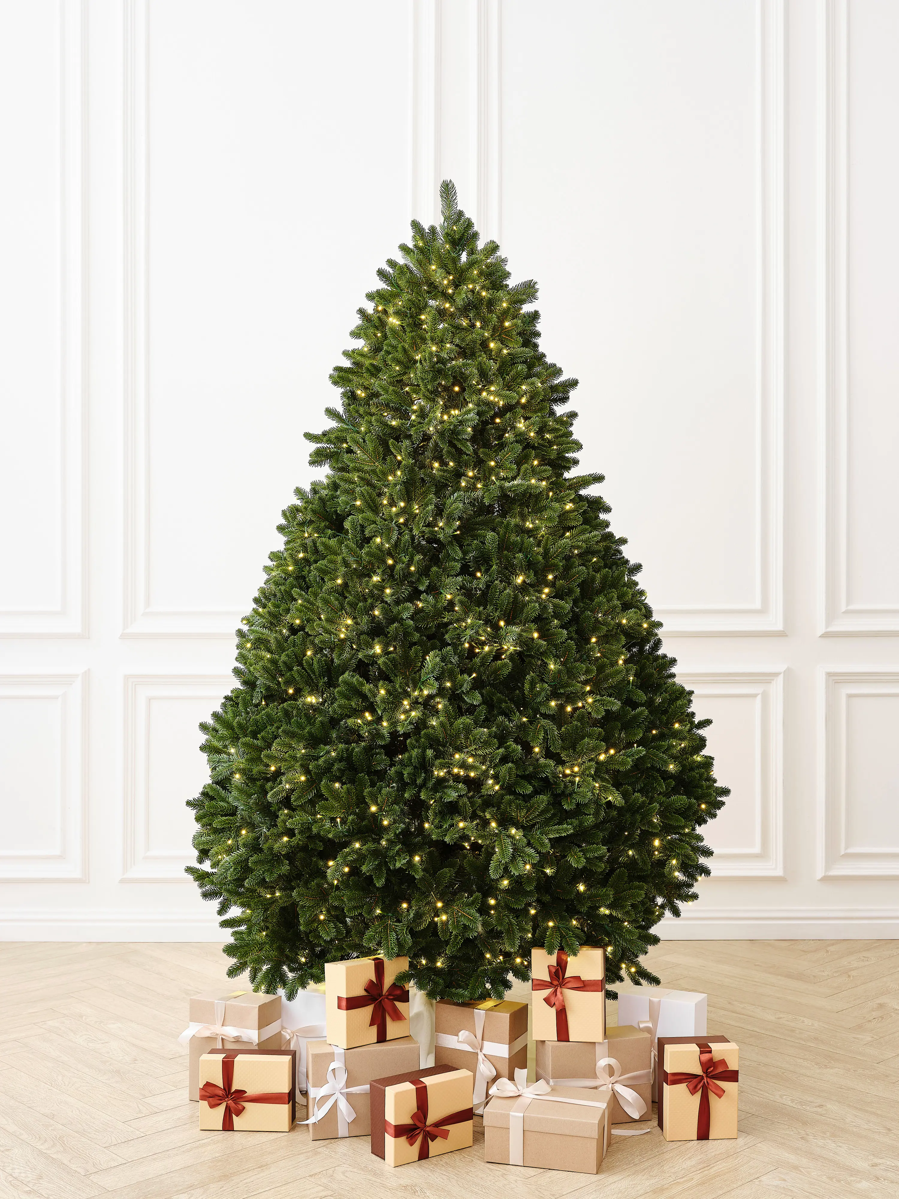 Изображение товара Ель новогодняя искусственная Binoshe Grand Majesty 4500 LED с подсветкой 240 см