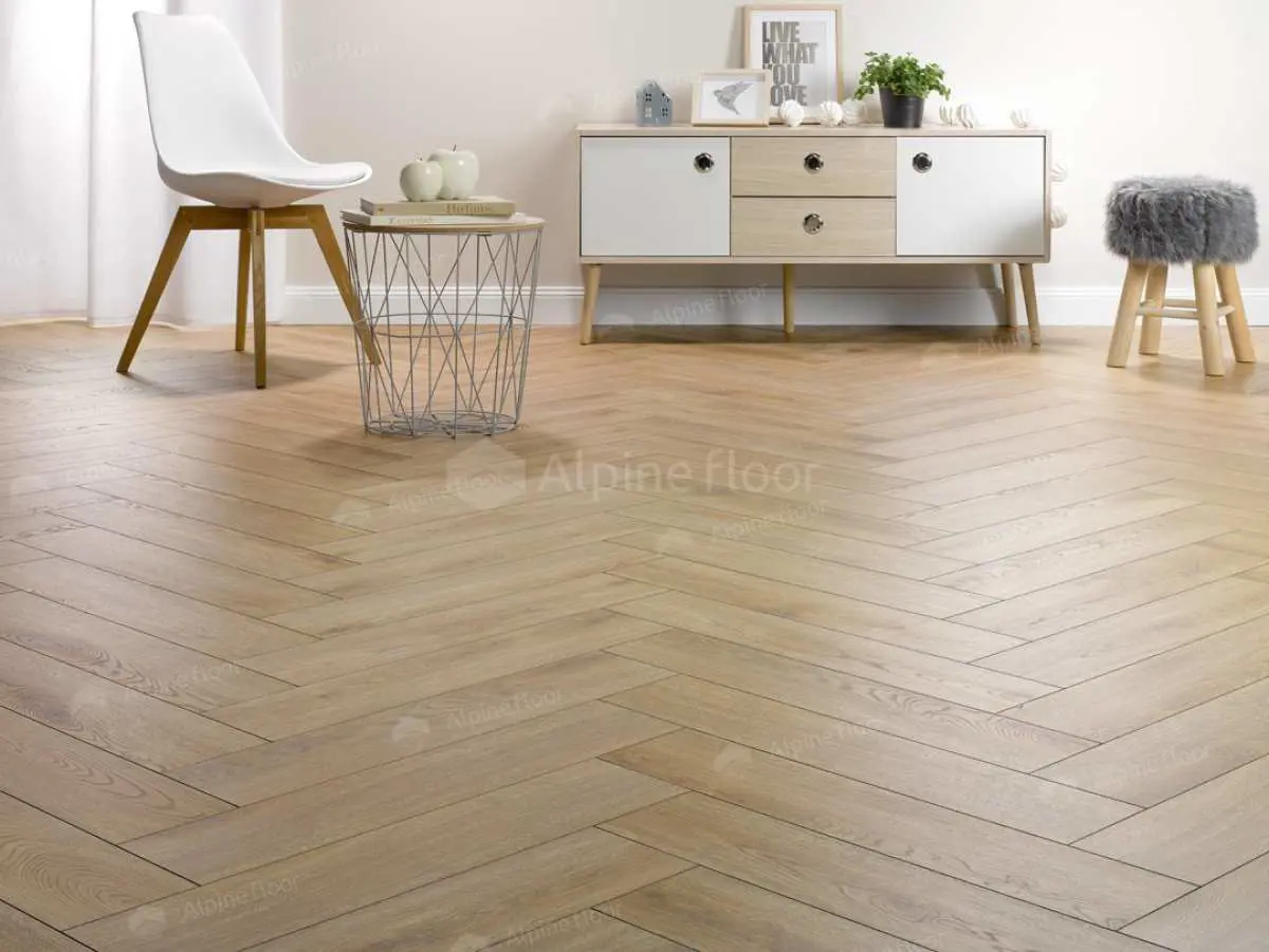 Изображение товара Ламинат Homflor Herringbone Praline Cajun Oak 33 класс 8 мм с фаской