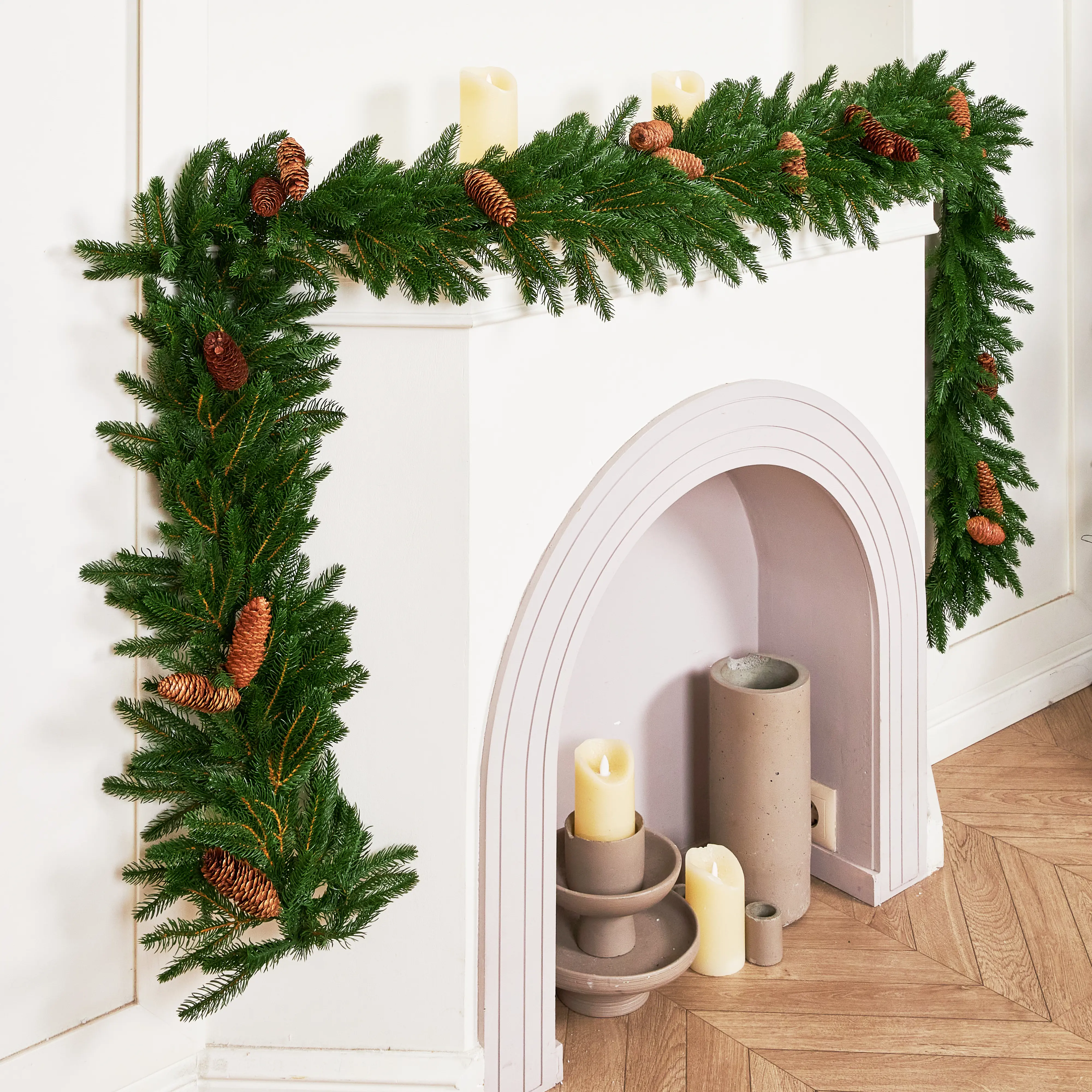 Изображение товара Хвойная гирлянда Binoshe Pine_Grande_270 с декором