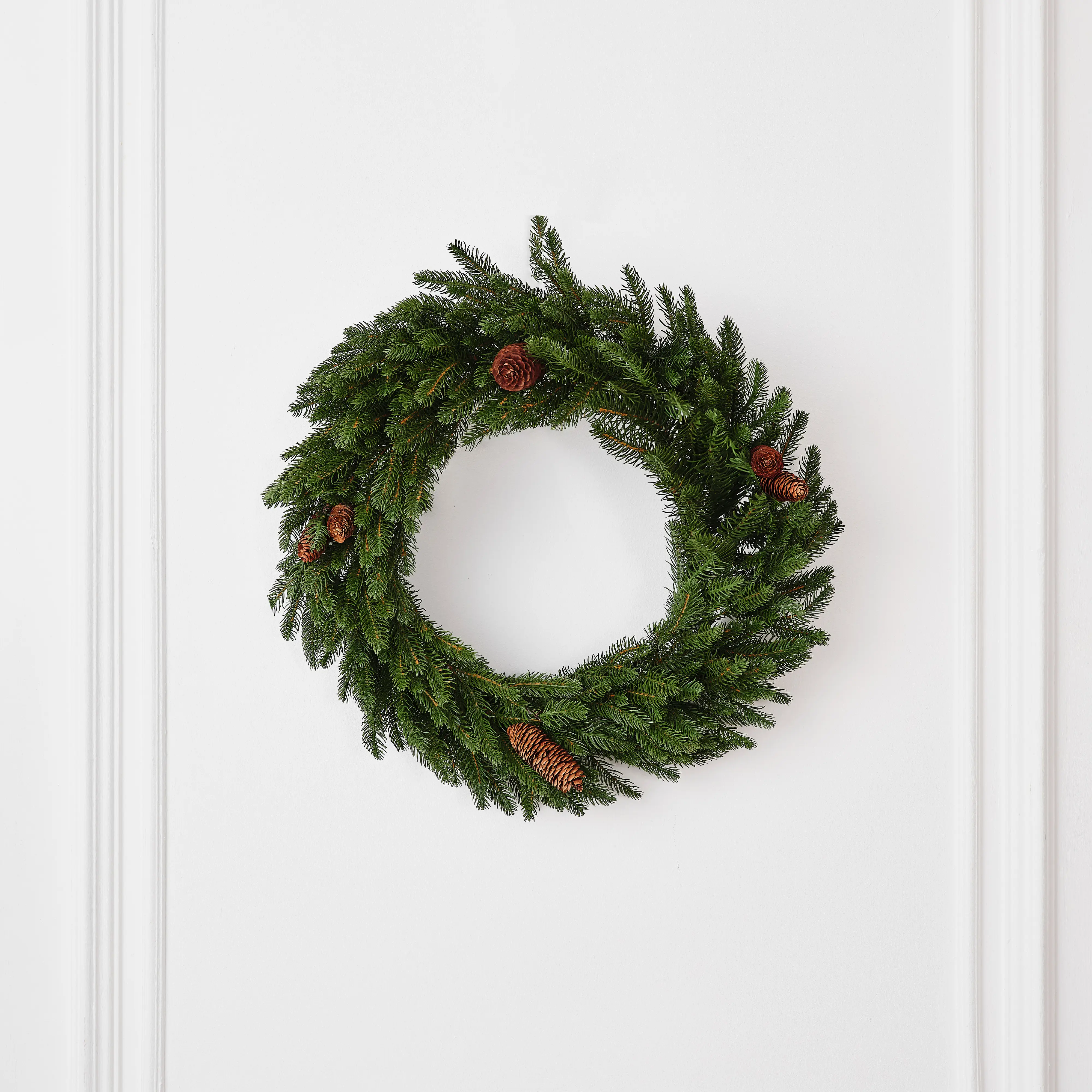 Изображение товара Рождественский венок Binoshe Cones 60 ø 60 см с декором