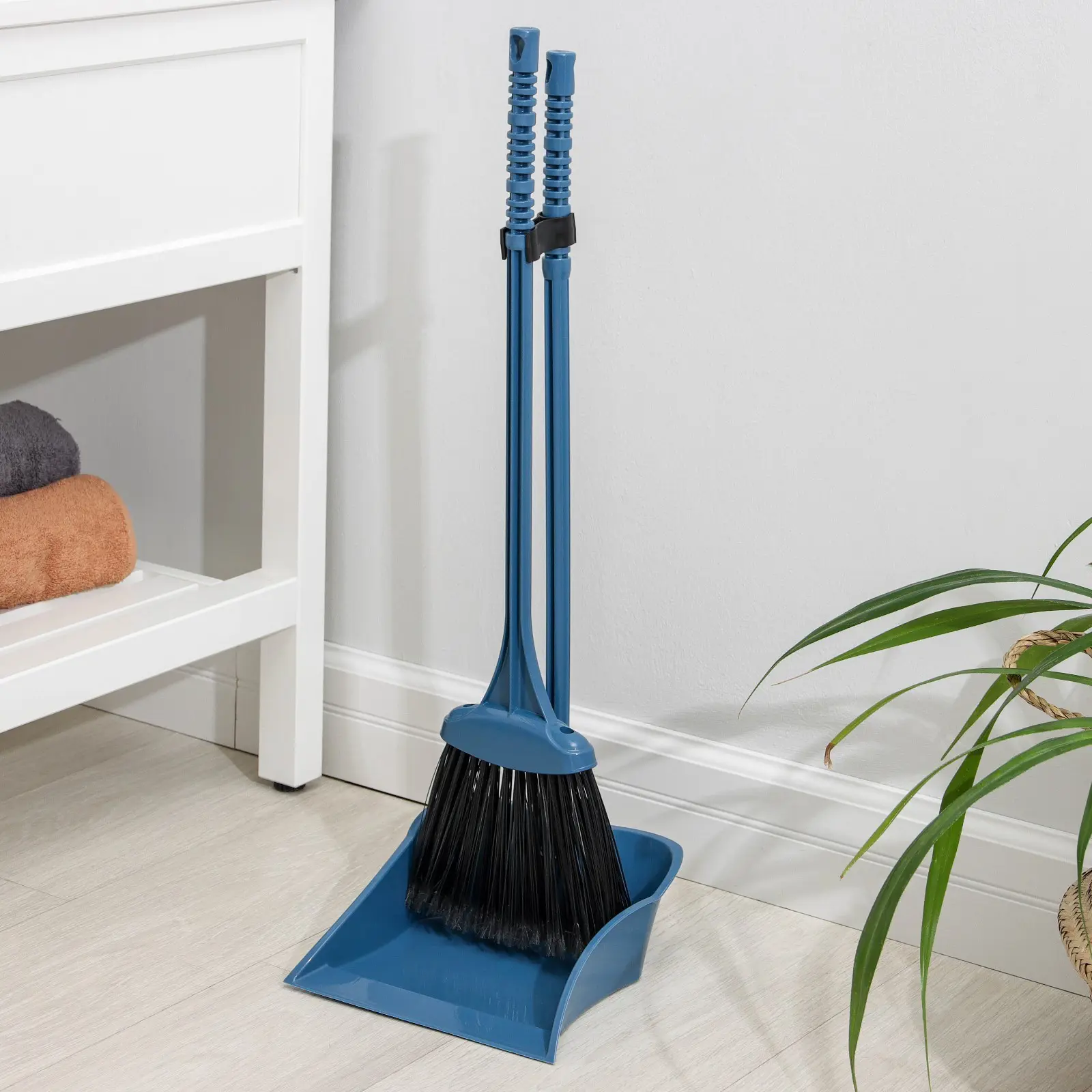 Изображение товара Совок и щетка Альтернатива 696607 Комфорт №1 М1191