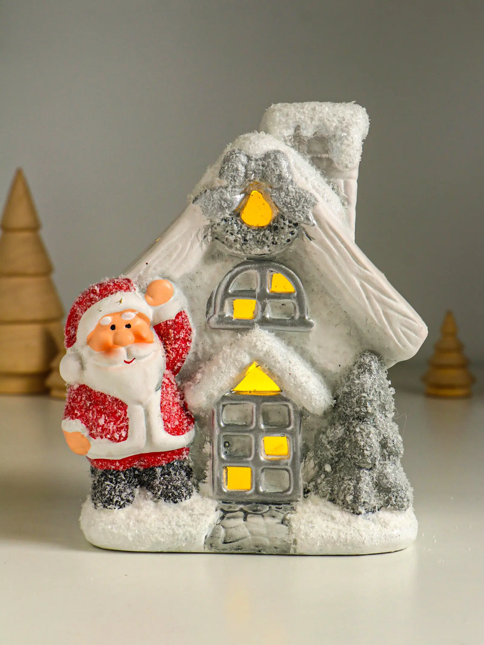 Изображение товара Электрическая светящаяся фигура Сима-Ленд 10876071 Дед Мороз у домика 12x7x15.5 см