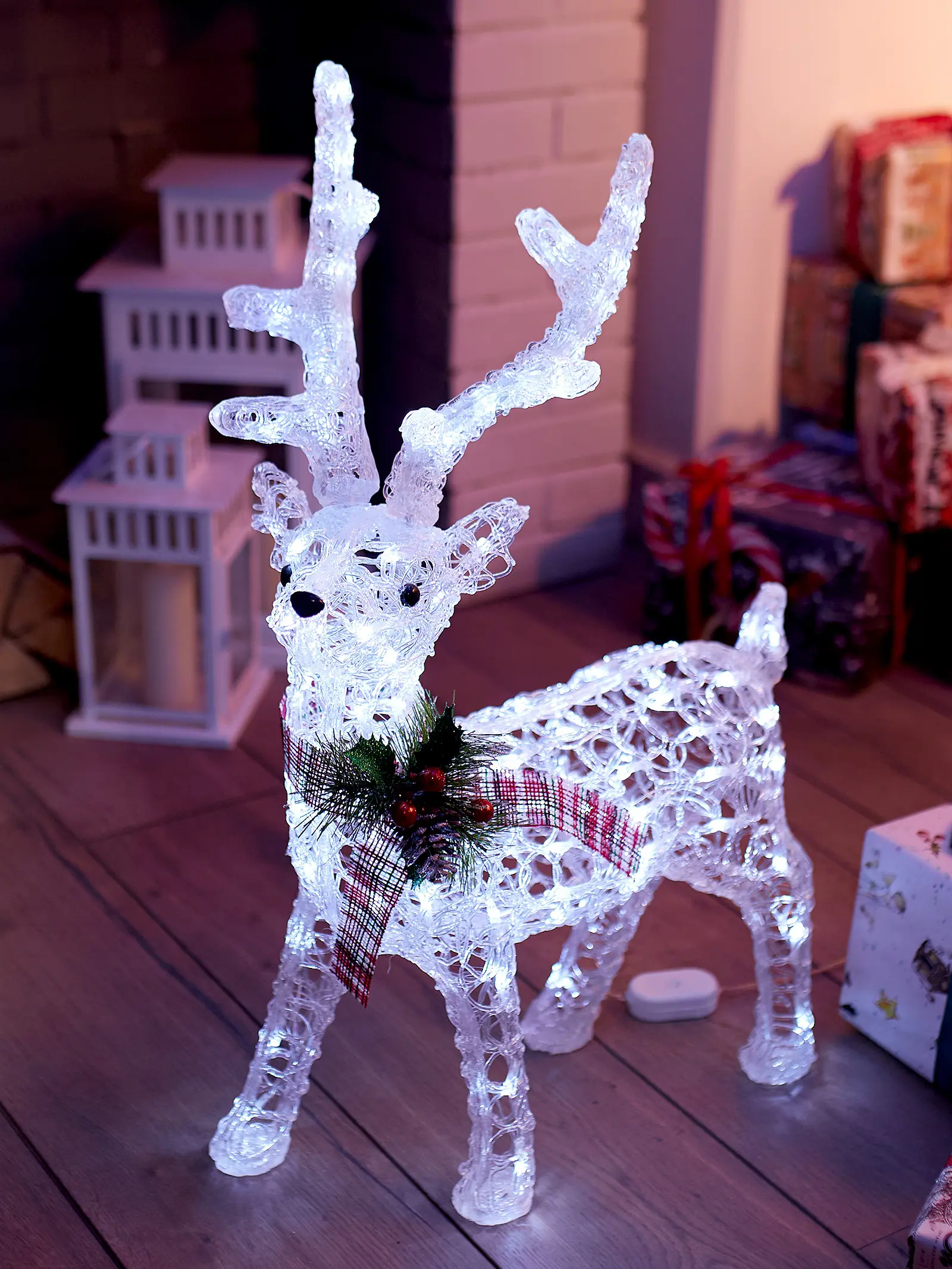 Изображение товара Электрическая светящаяся фигура Luazon Lighting 10873772 Олень h70 см белый